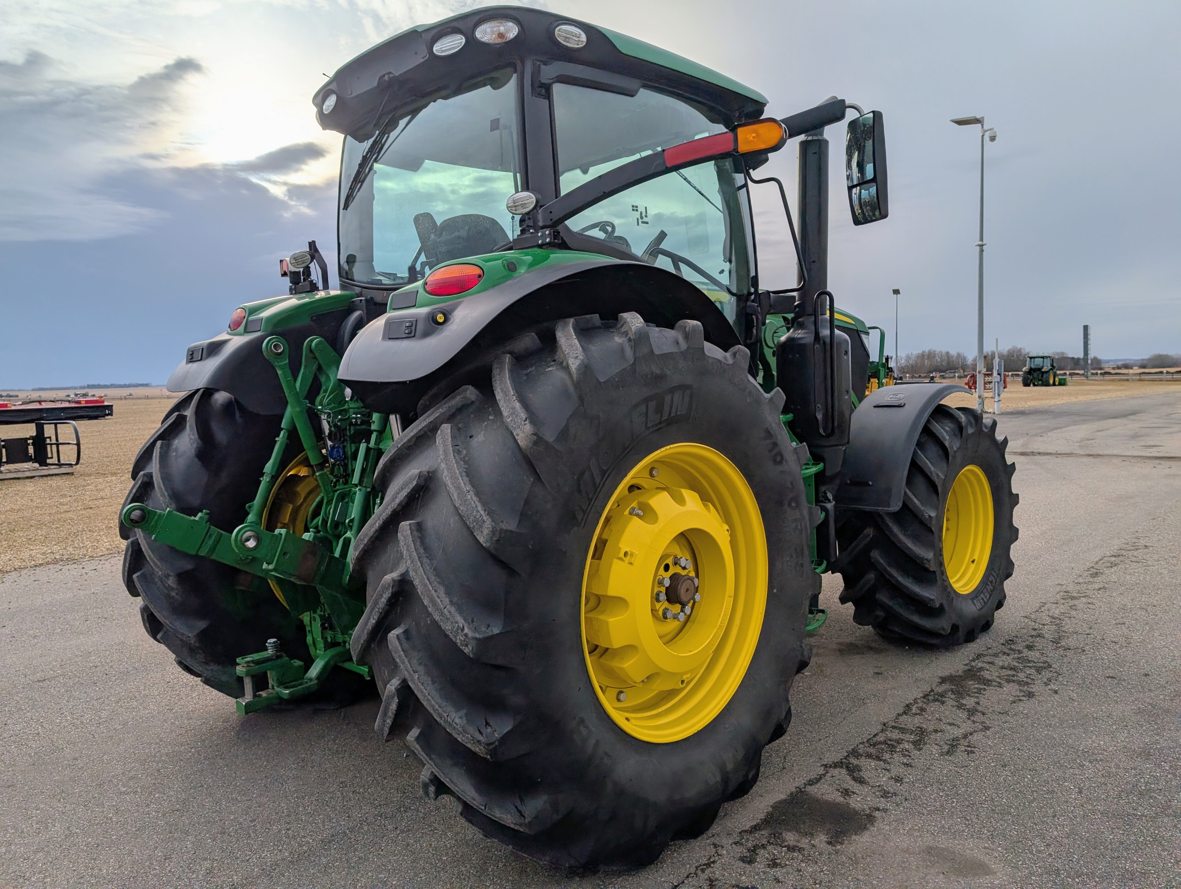 2019 John Deere 6195R Tractor