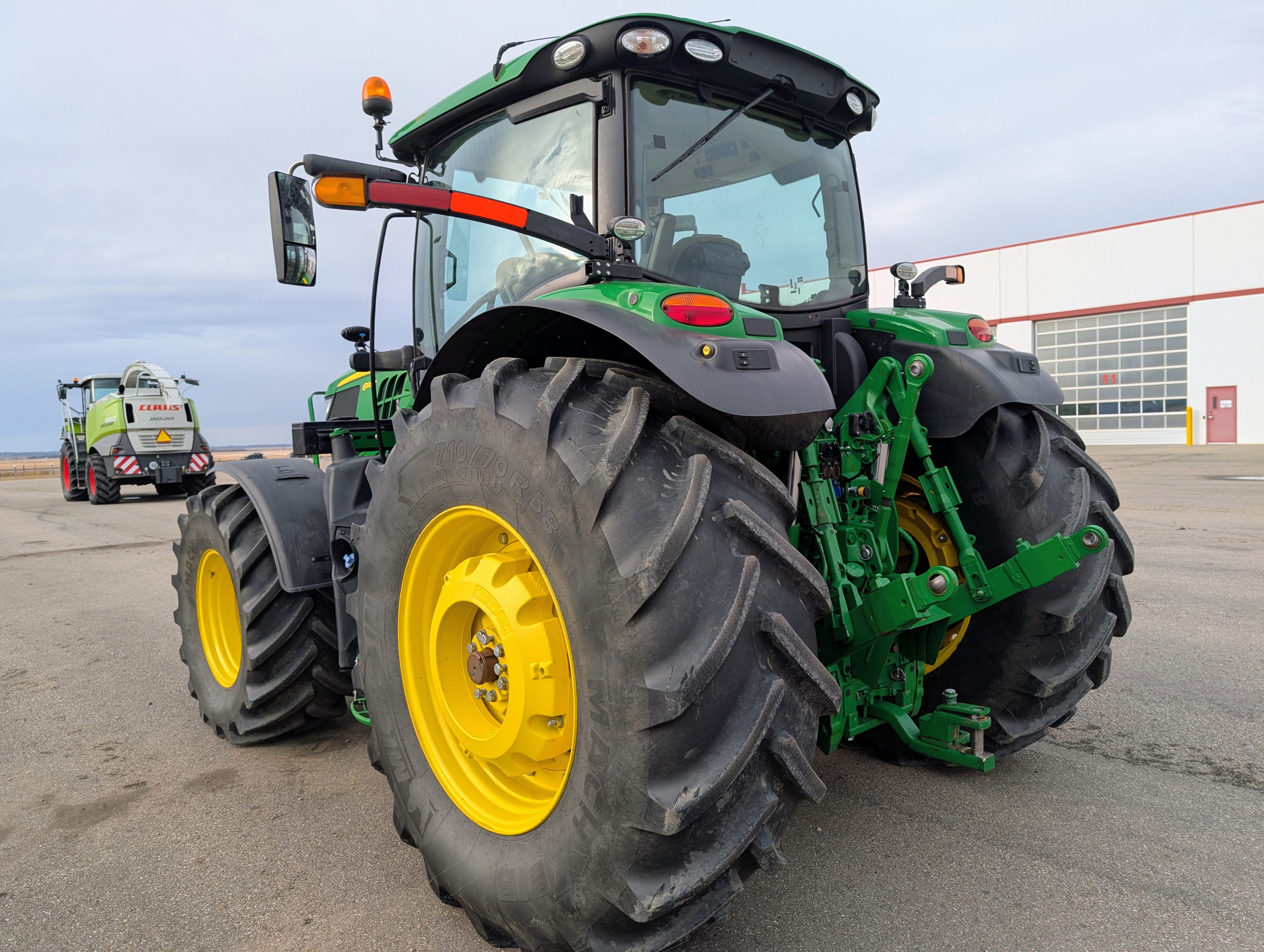 2019 John Deere 6195R Tractor