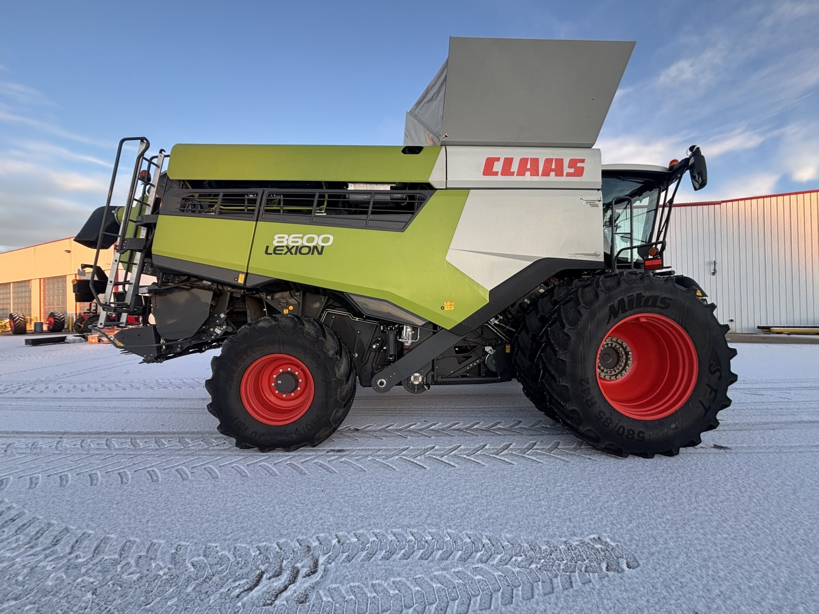 2022 CLAAS 8600 Combine