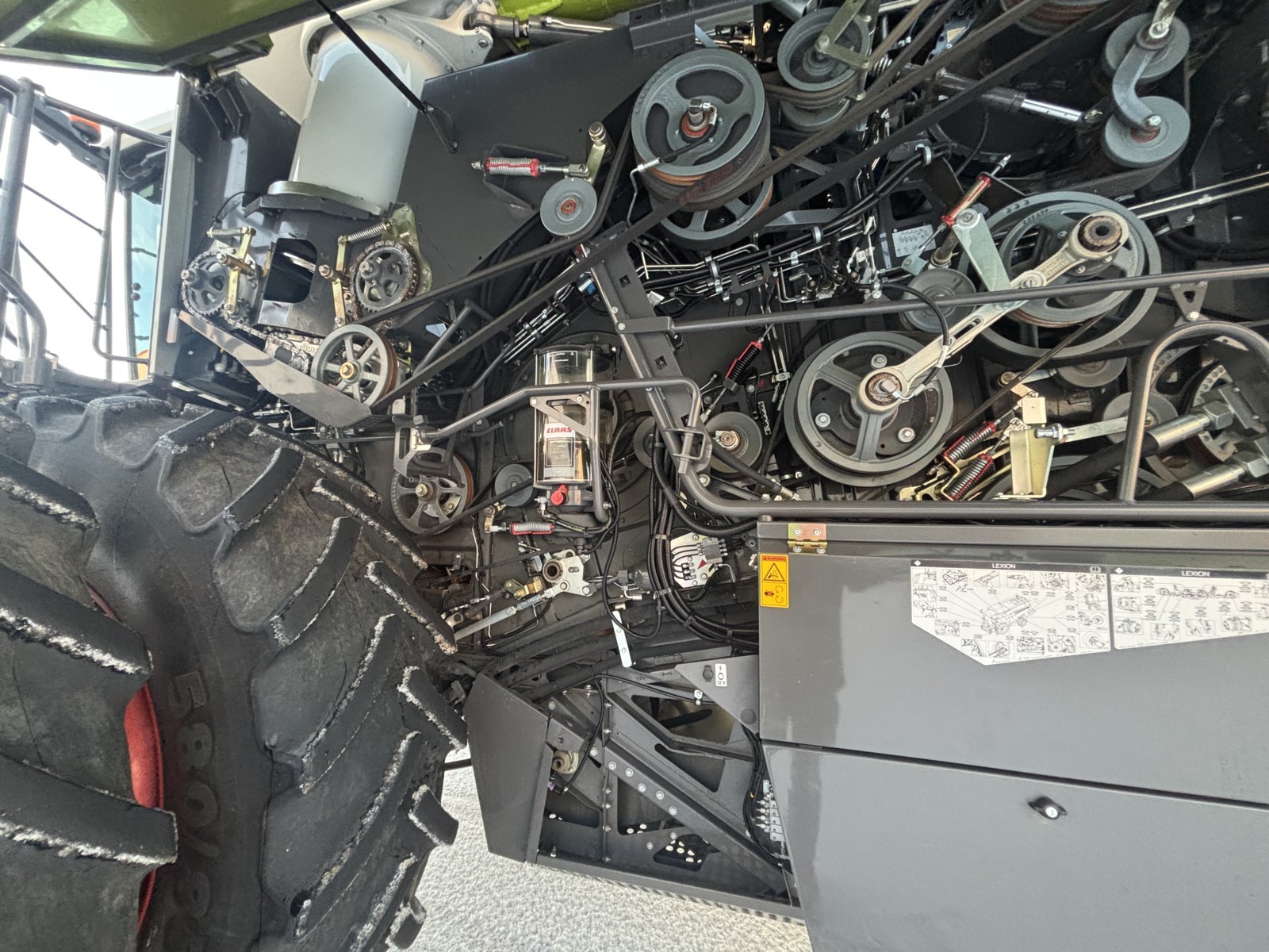 2022 CLAAS 8600 Combine