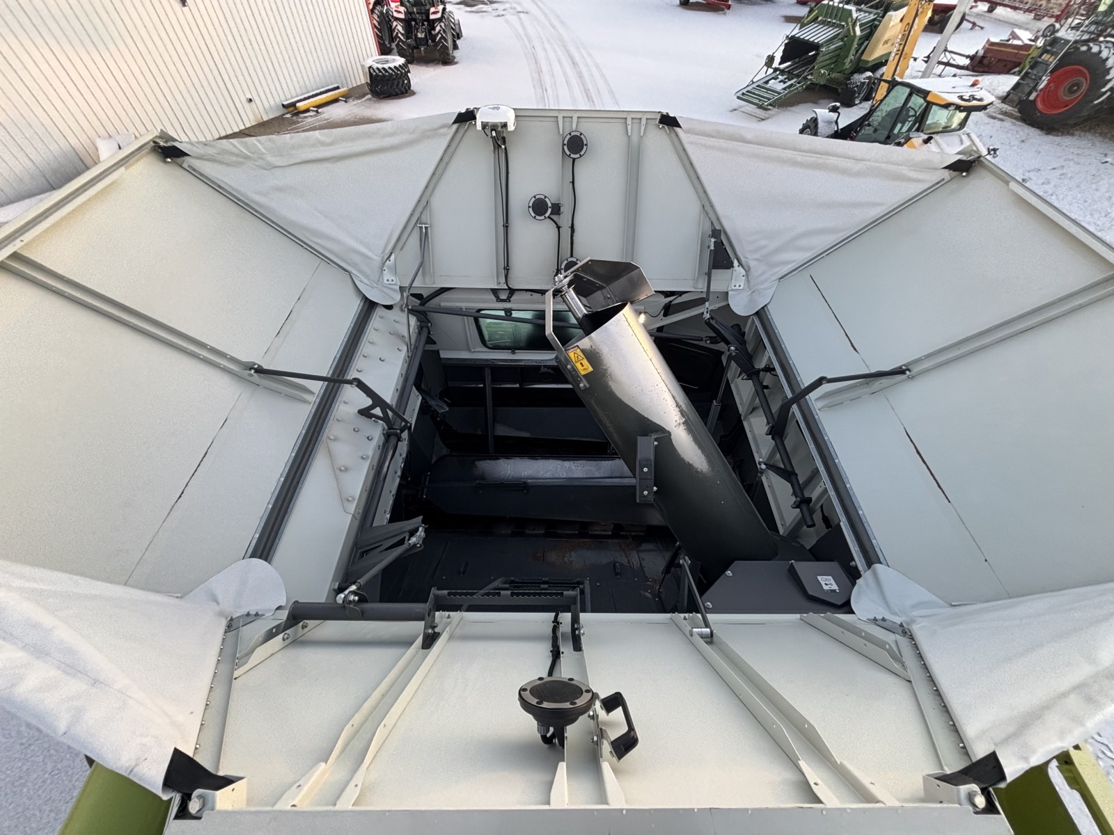 2022 CLAAS 8600 Combine