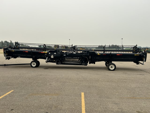 2016 MacDon FD75-40 Header Combine