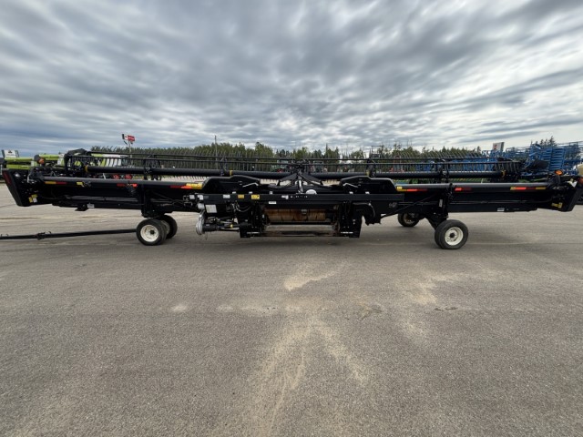 2019 MacDon FD140 Header Combine