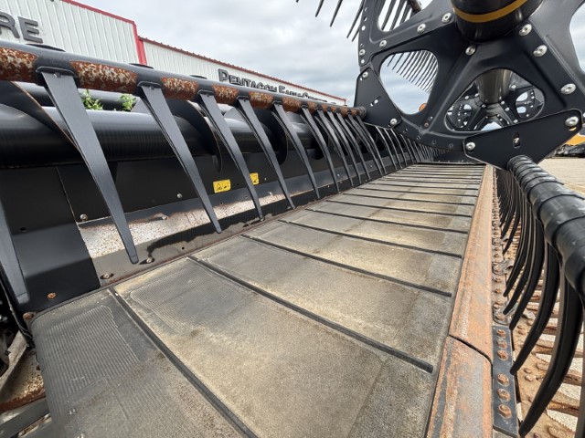 2019 MacDon FD140 Header Combine