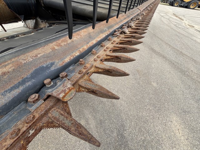 2019 MacDon FD140 Header Combine