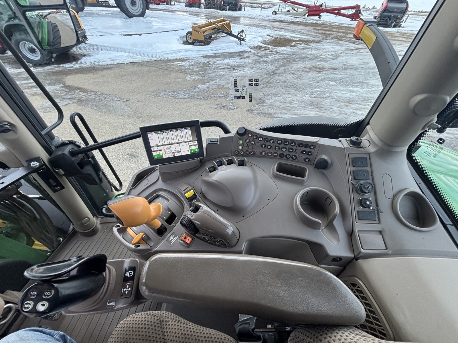 2018 John Deere 6195R Tractor