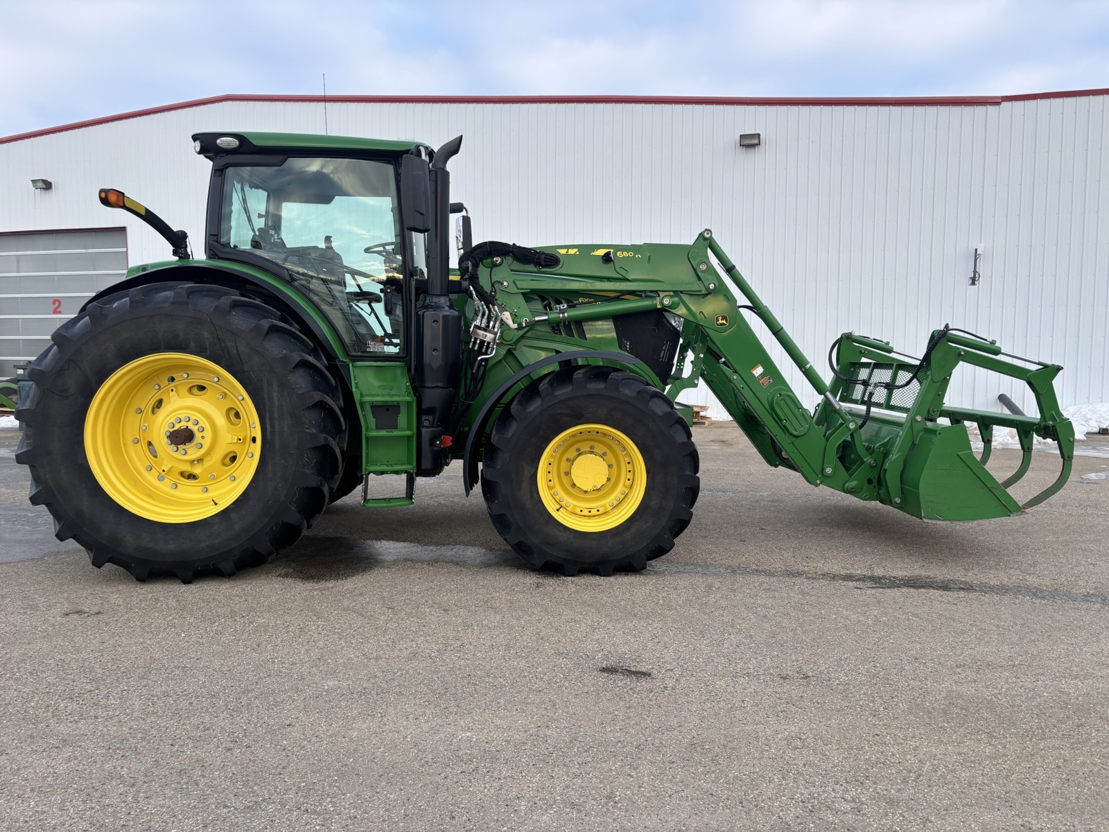 2018 John Deere 6195R Tractor