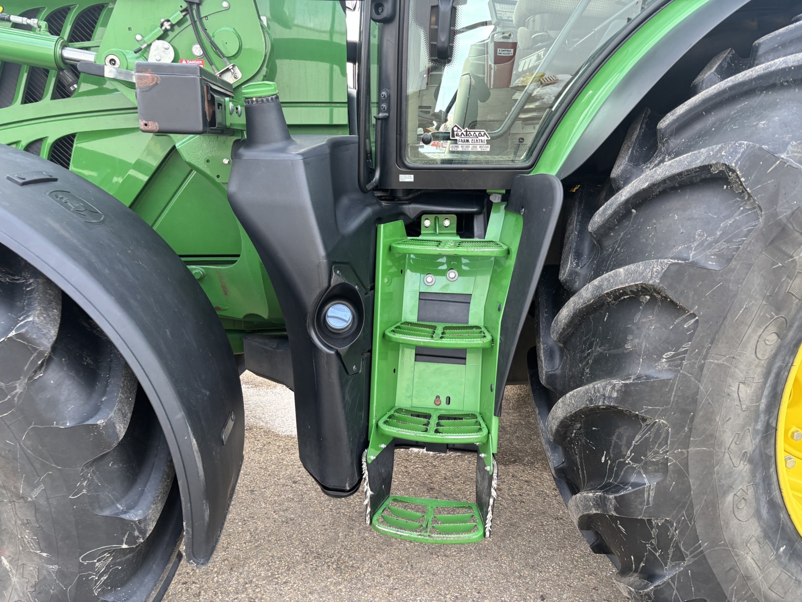 2018 John Deere 6195R Tractor