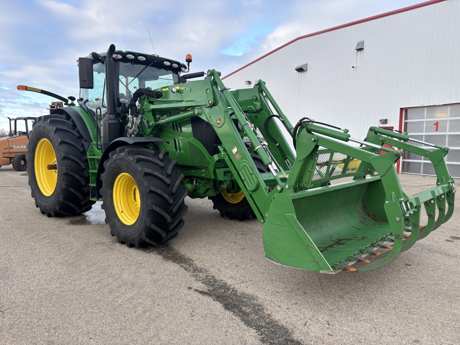 2018 John Deere 6195R Tractor