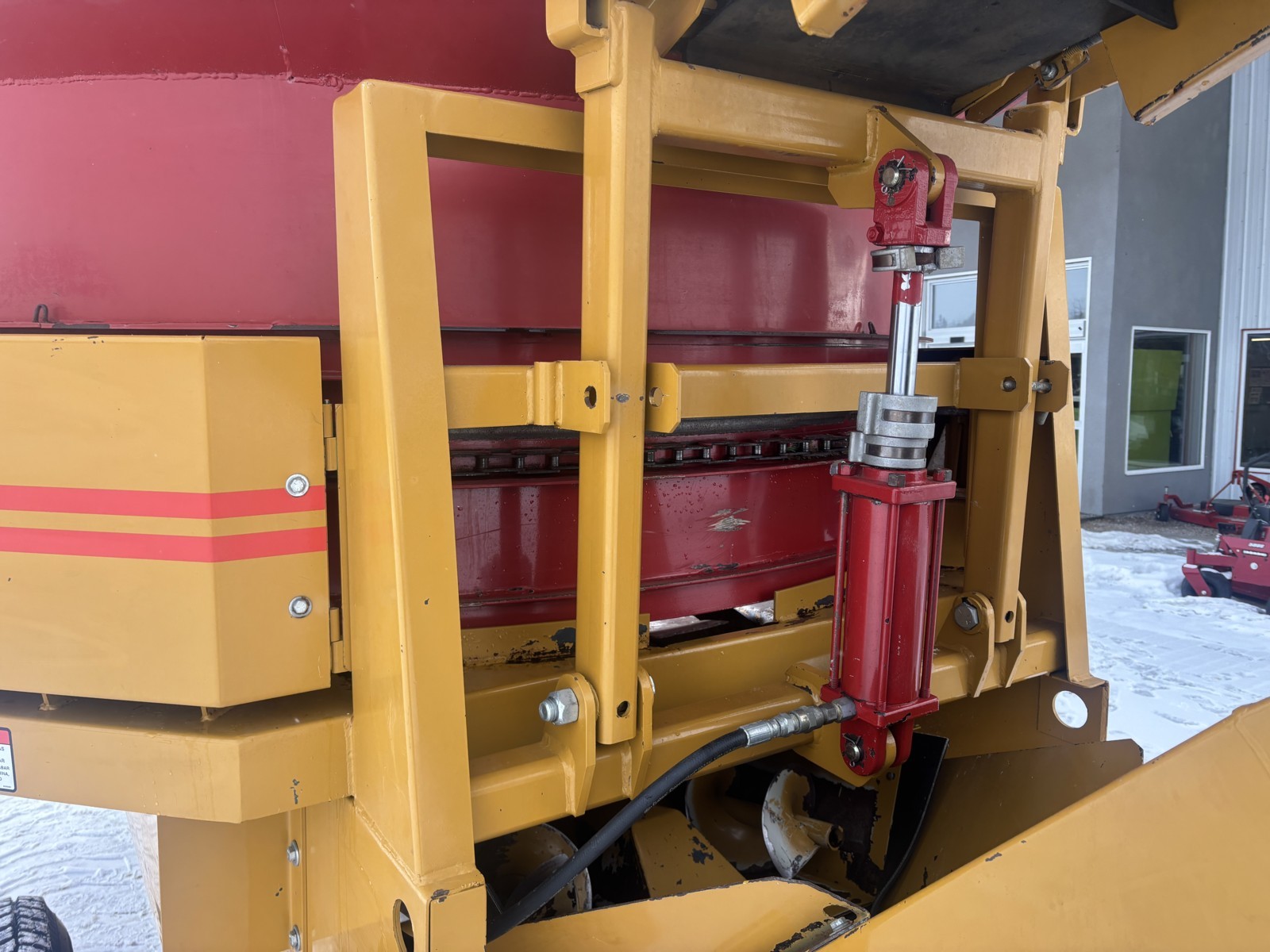 2004 Haybuster H1000 Tub Grinder