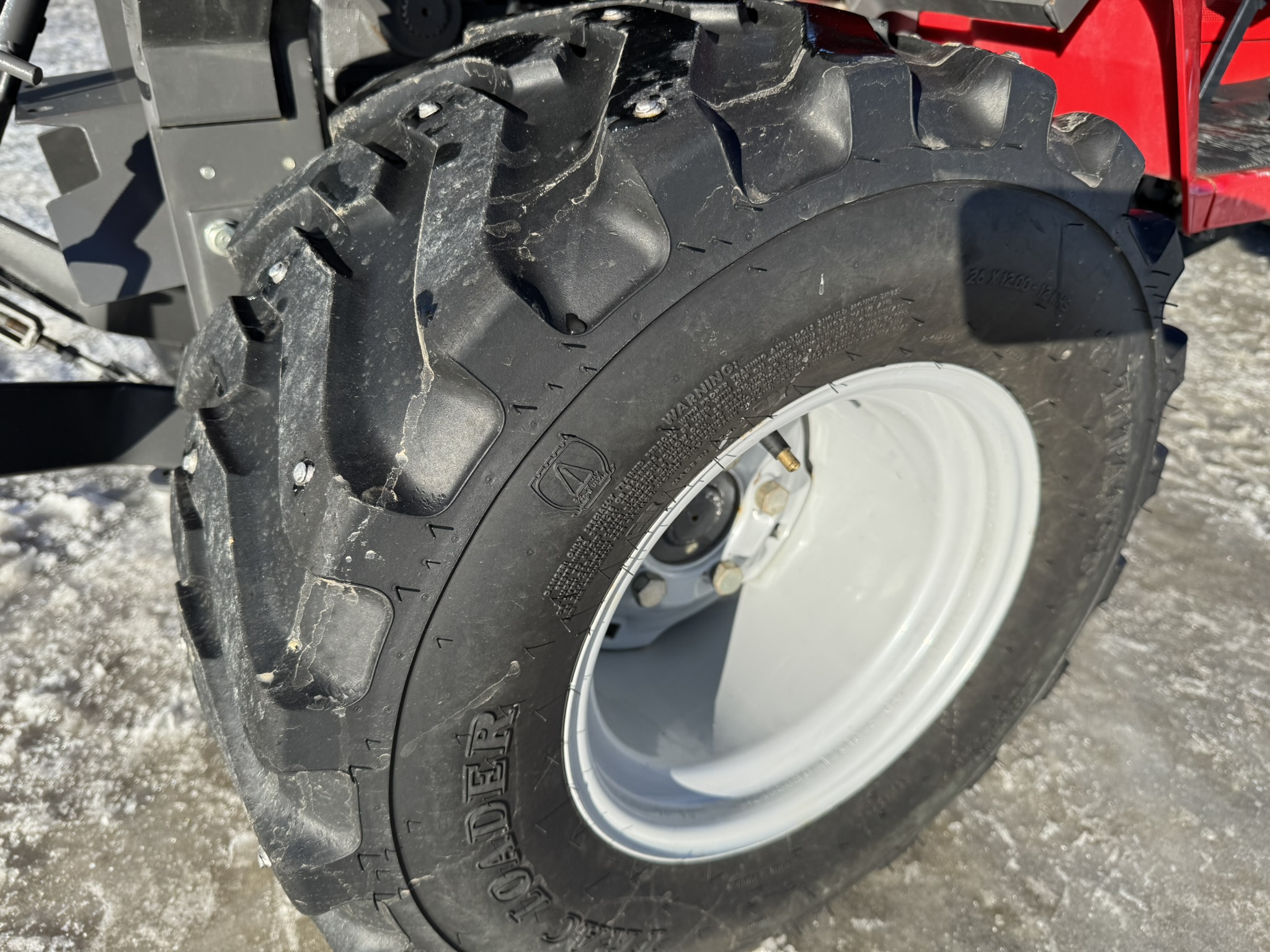 2013 Massey Ferguson GC1705 Tractor