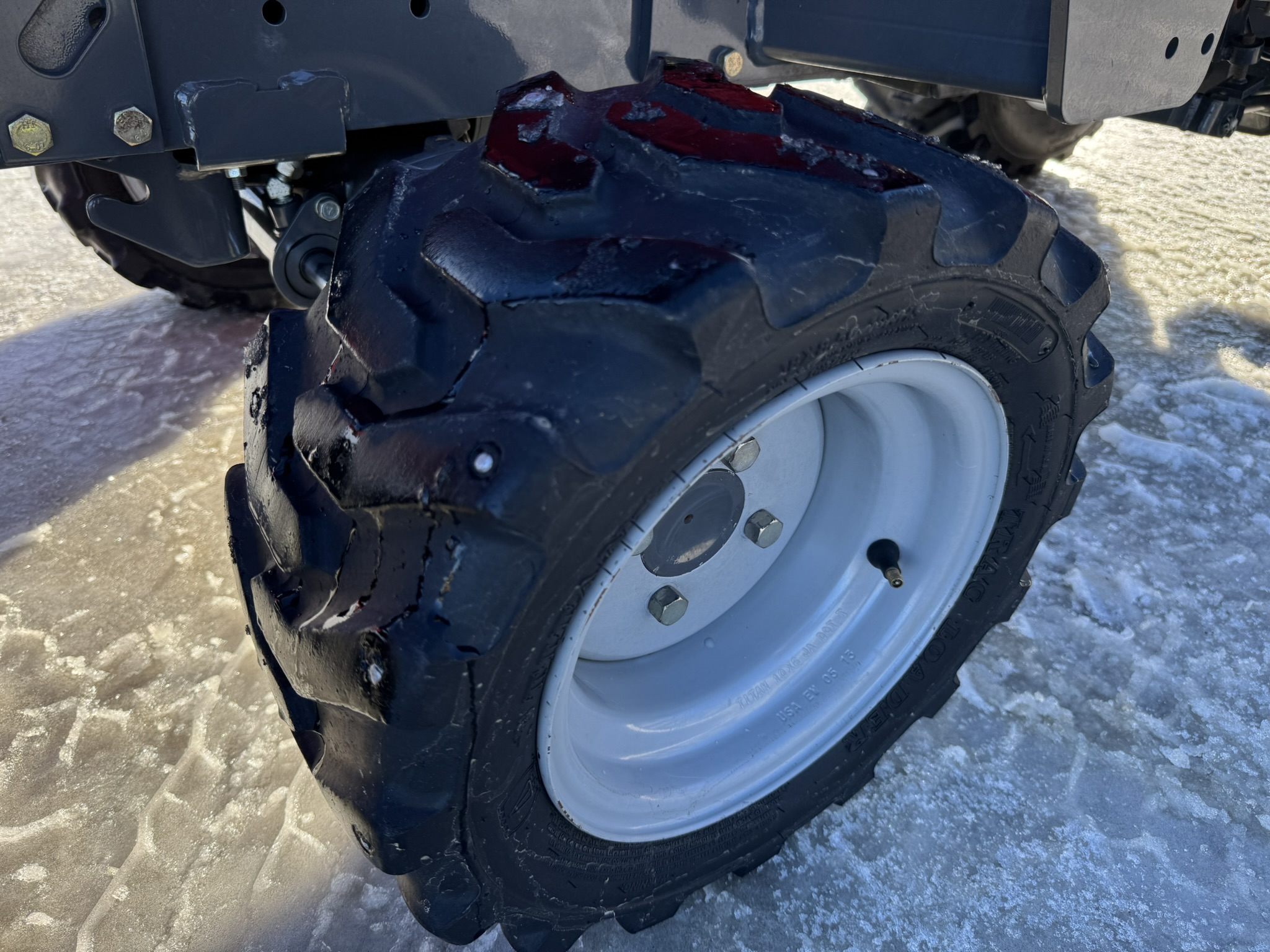 2013 Massey Ferguson GC1705 Tractor