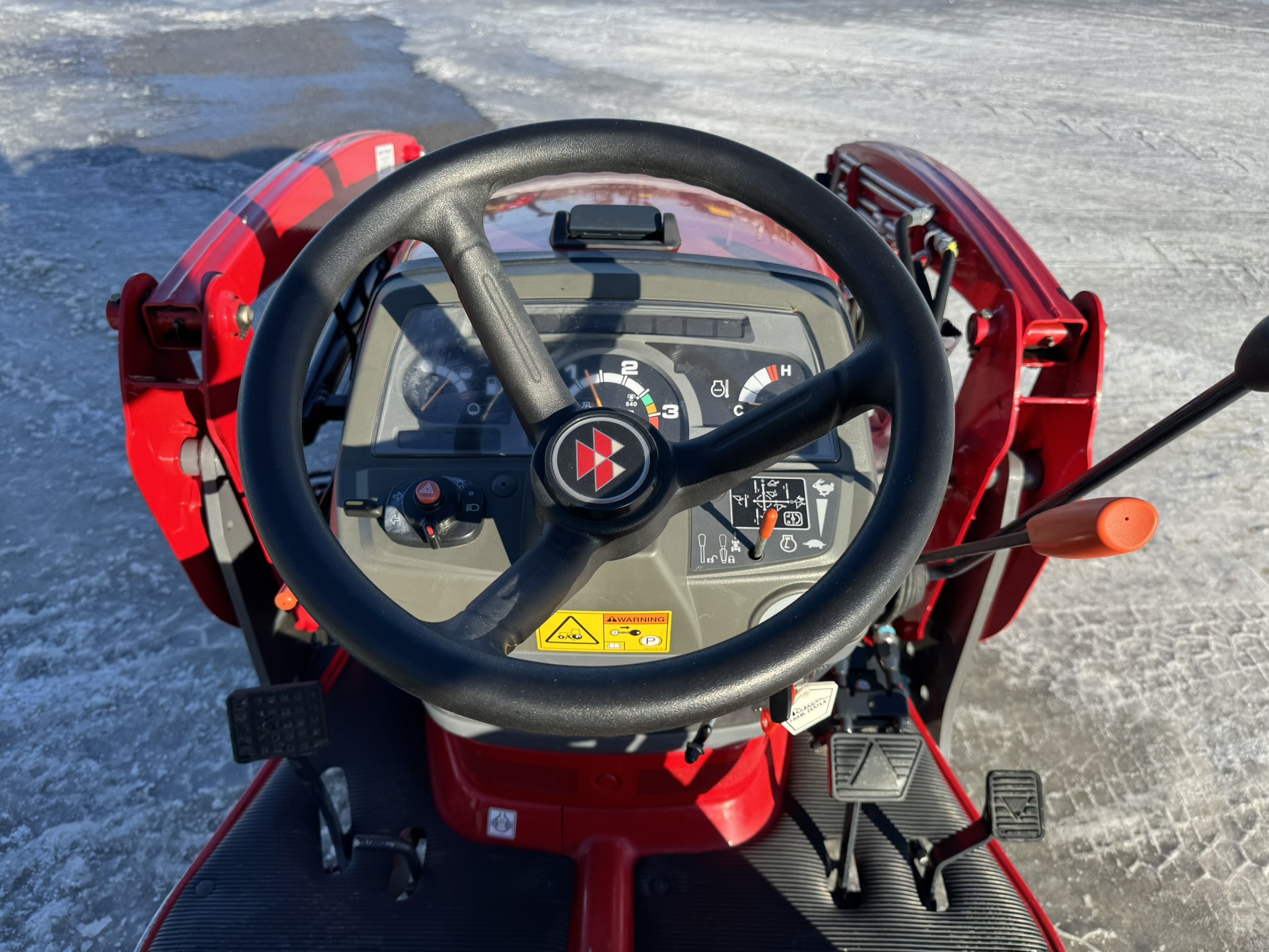 2013 Massey Ferguson GC1705 Tractor