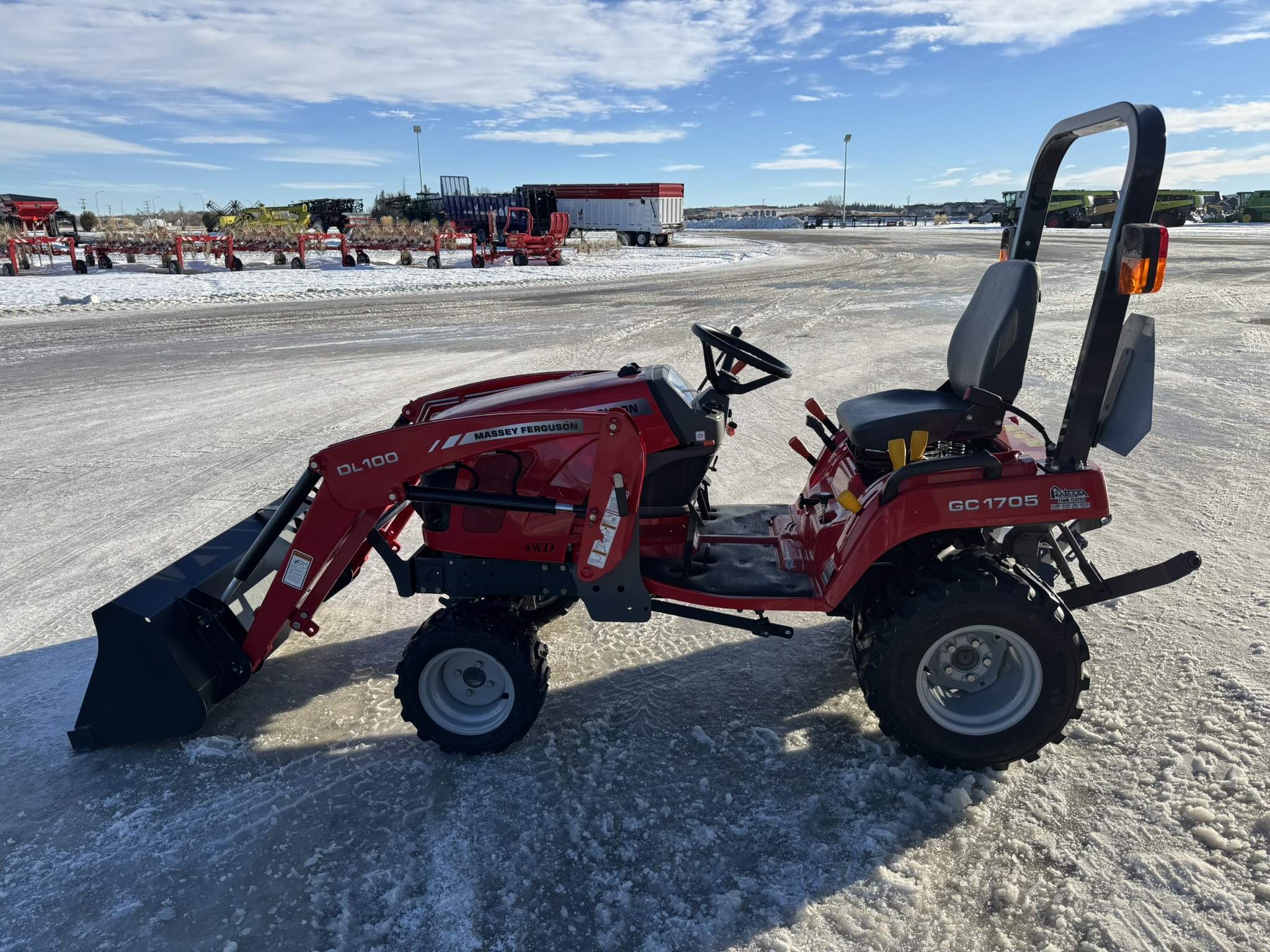 2013 Massey Ferguson GC1705 Tractor