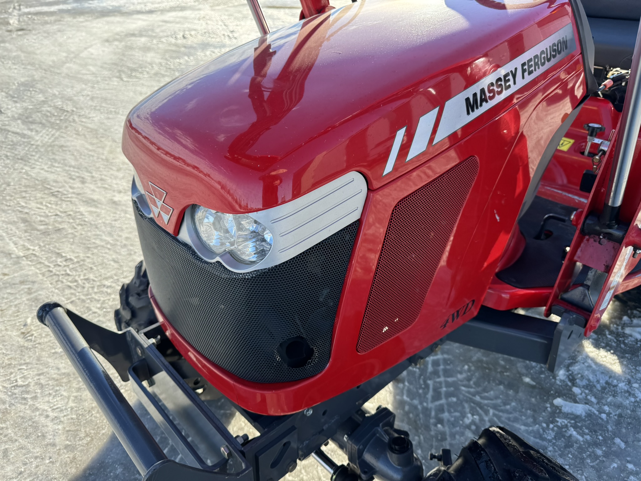 2013 Massey Ferguson GC1705 Tractor