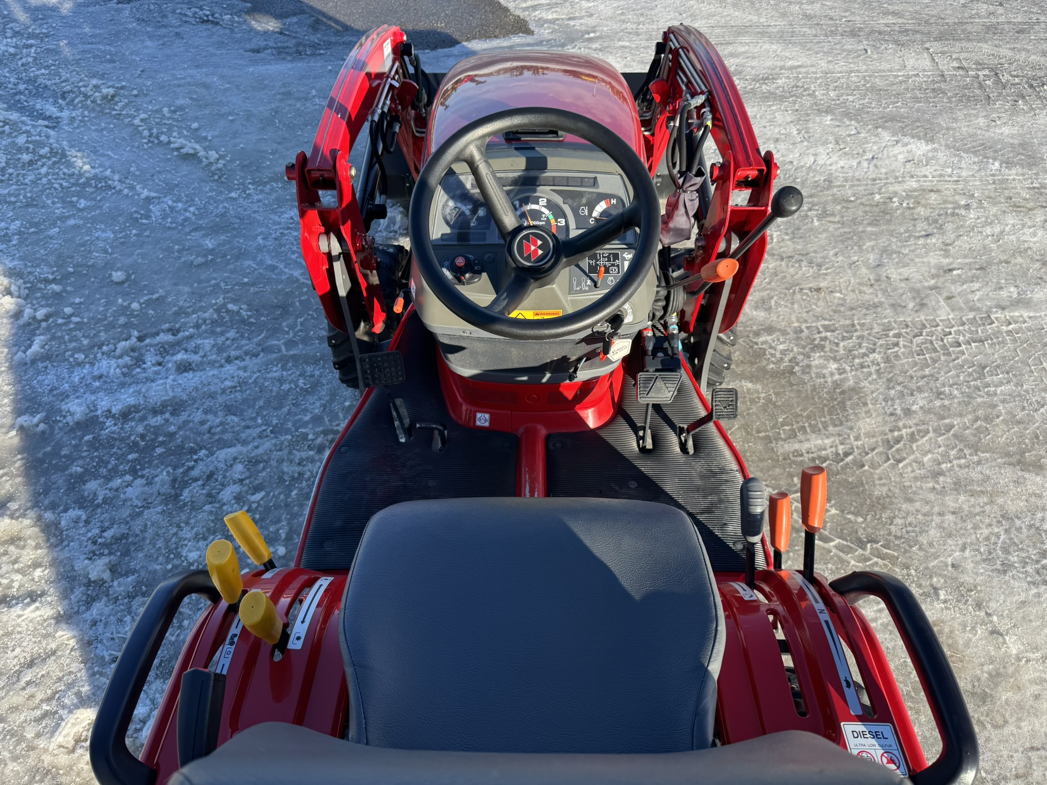 2013 Massey Ferguson GC1705 Tractor