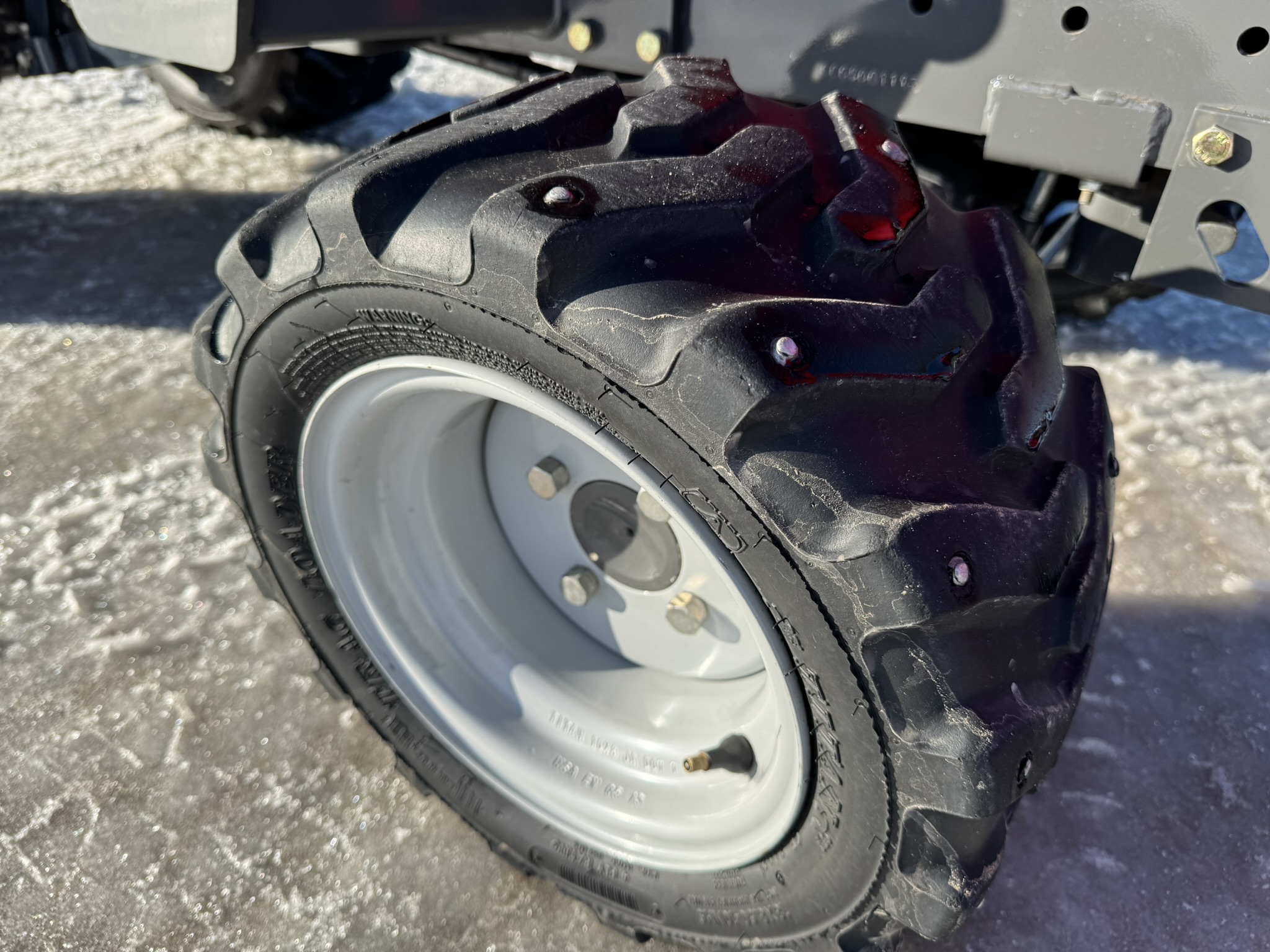 2013 Massey Ferguson GC1705 Tractor