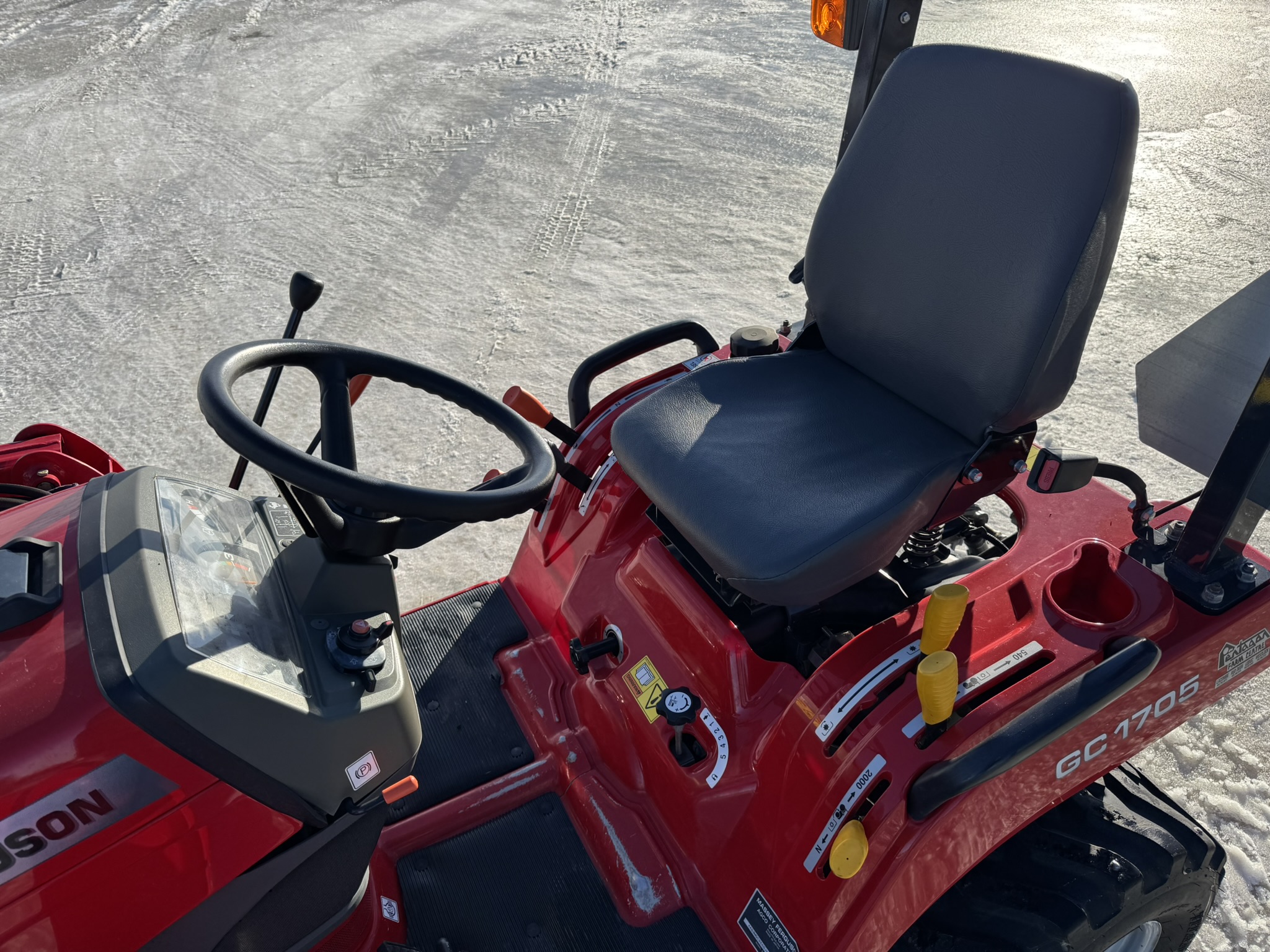 2013 Massey Ferguson GC1705 Tractor
