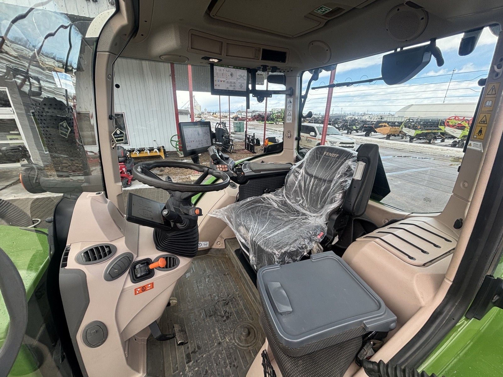 2023 Fendt 724 Gen6 Tractor