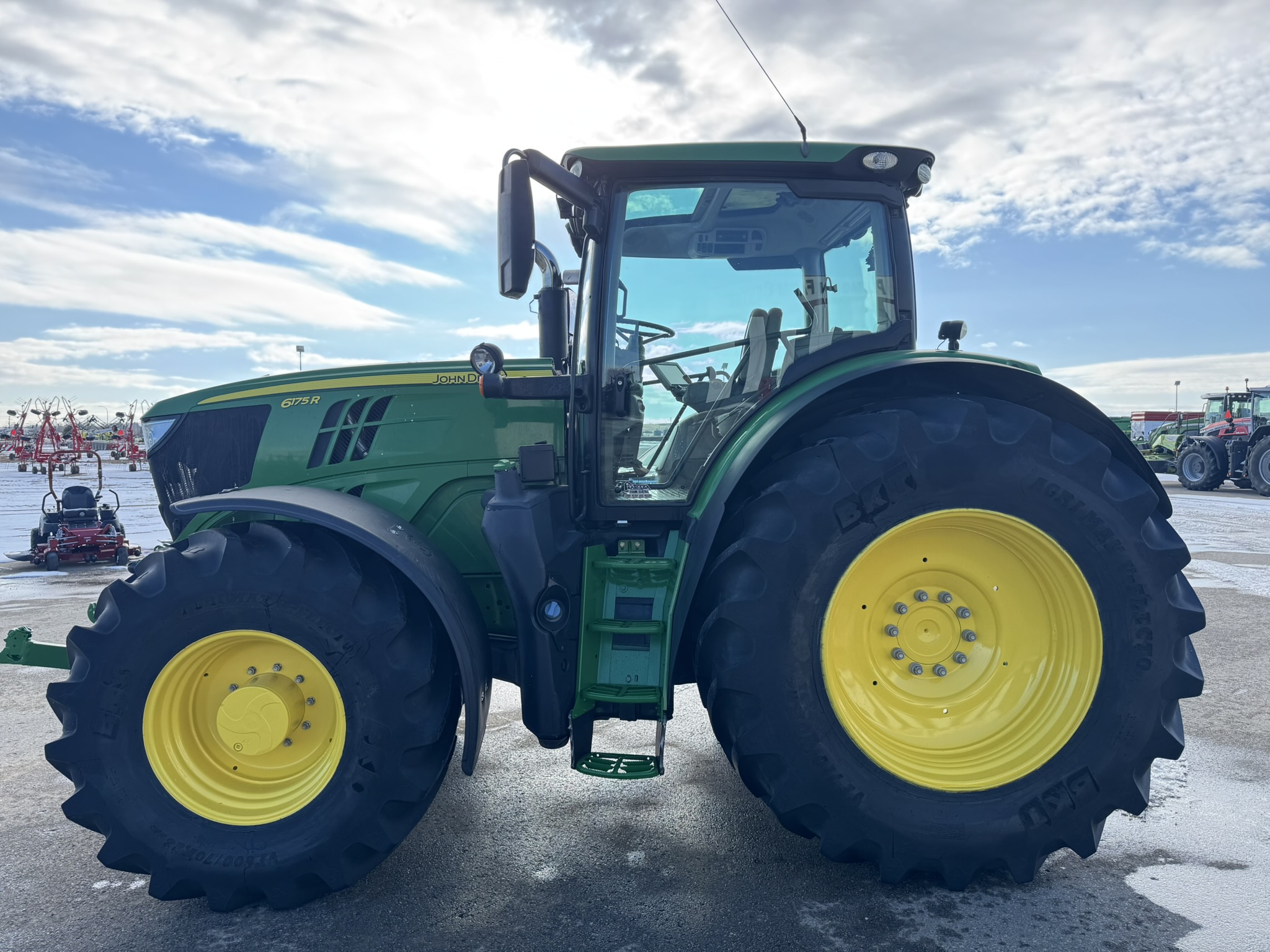 2016 John Deere 6175R Tractor