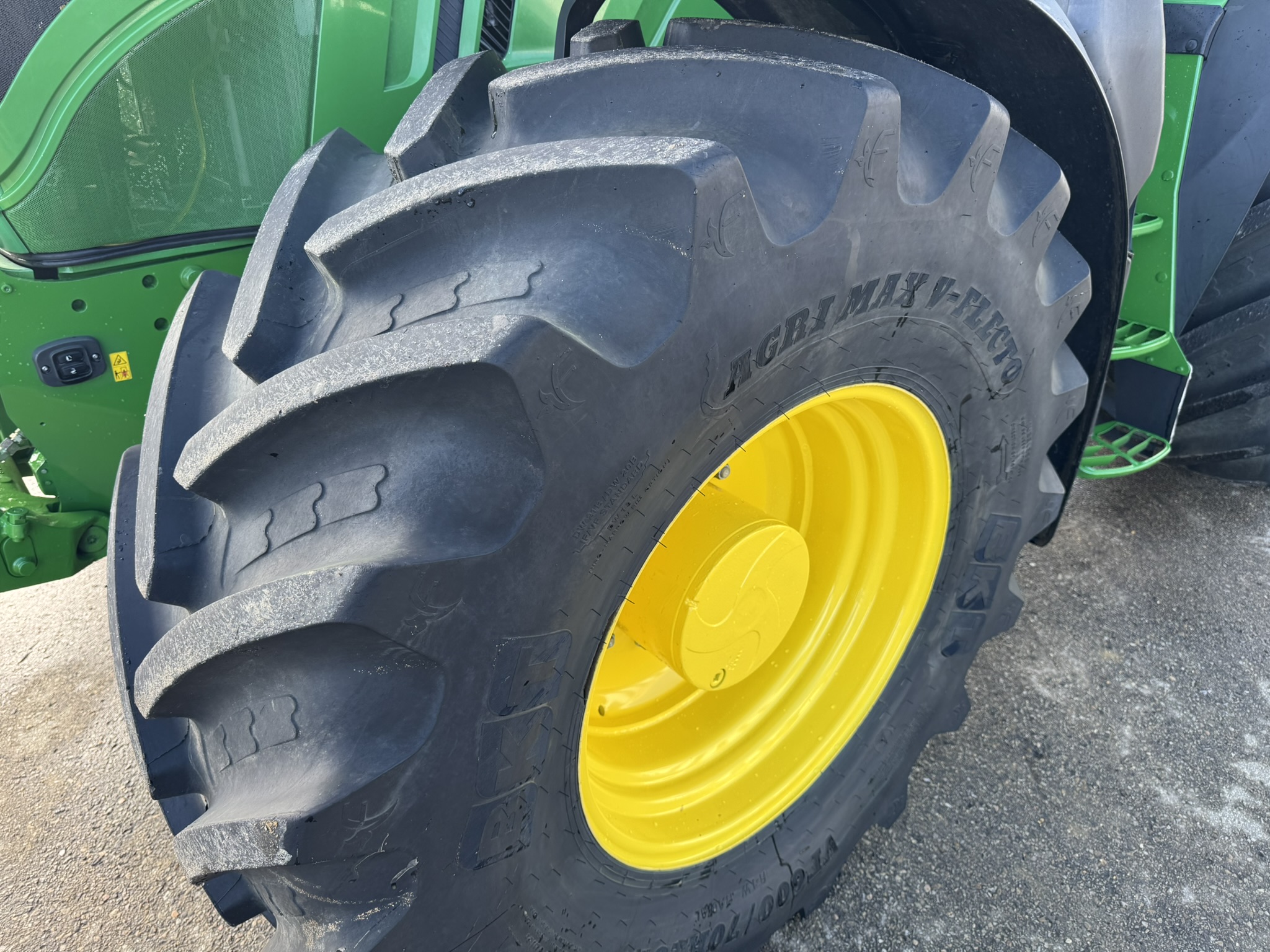 2016 John Deere 6175R Tractor
