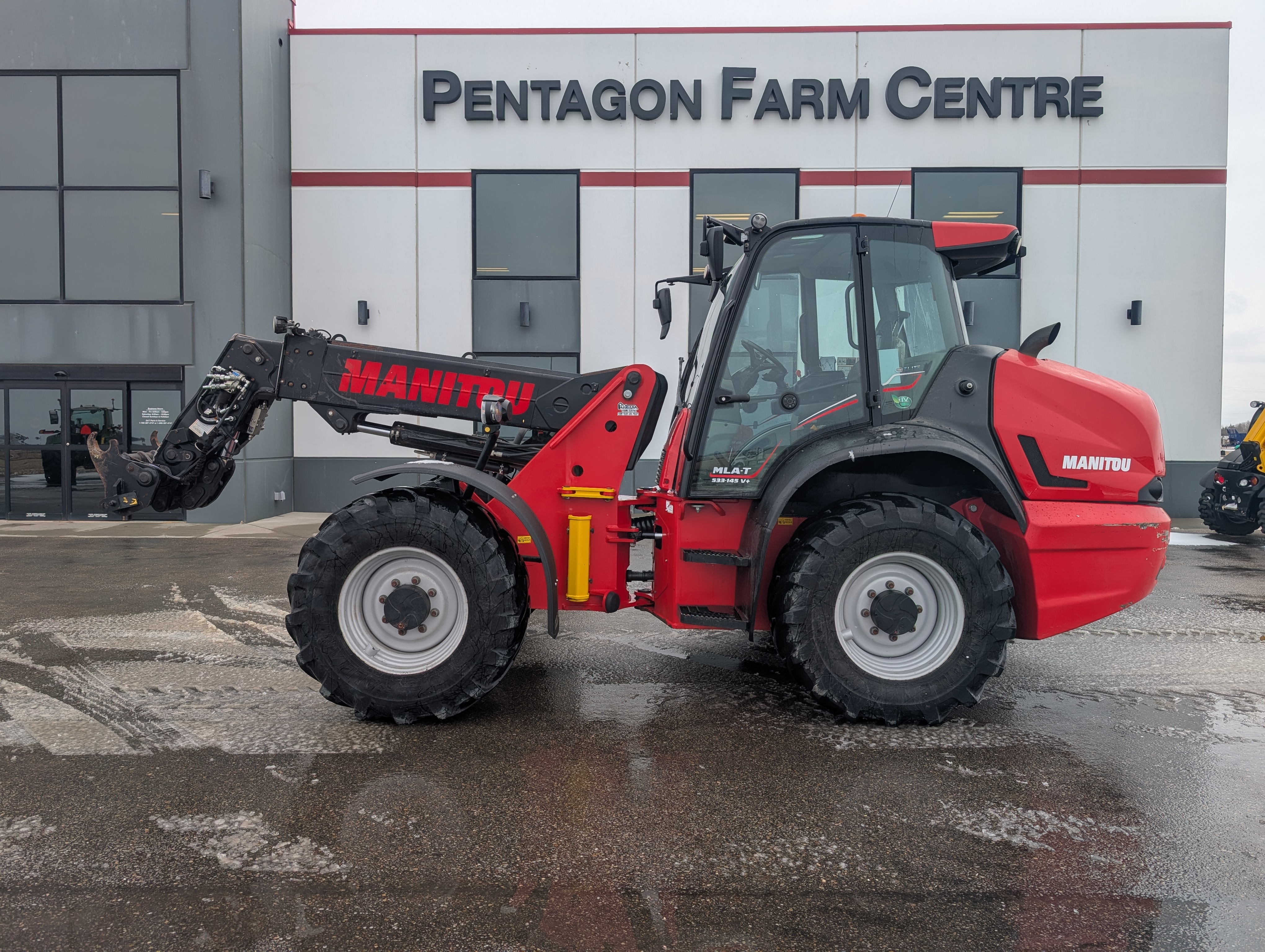 Manitou MLA-T-530 TeleHandler