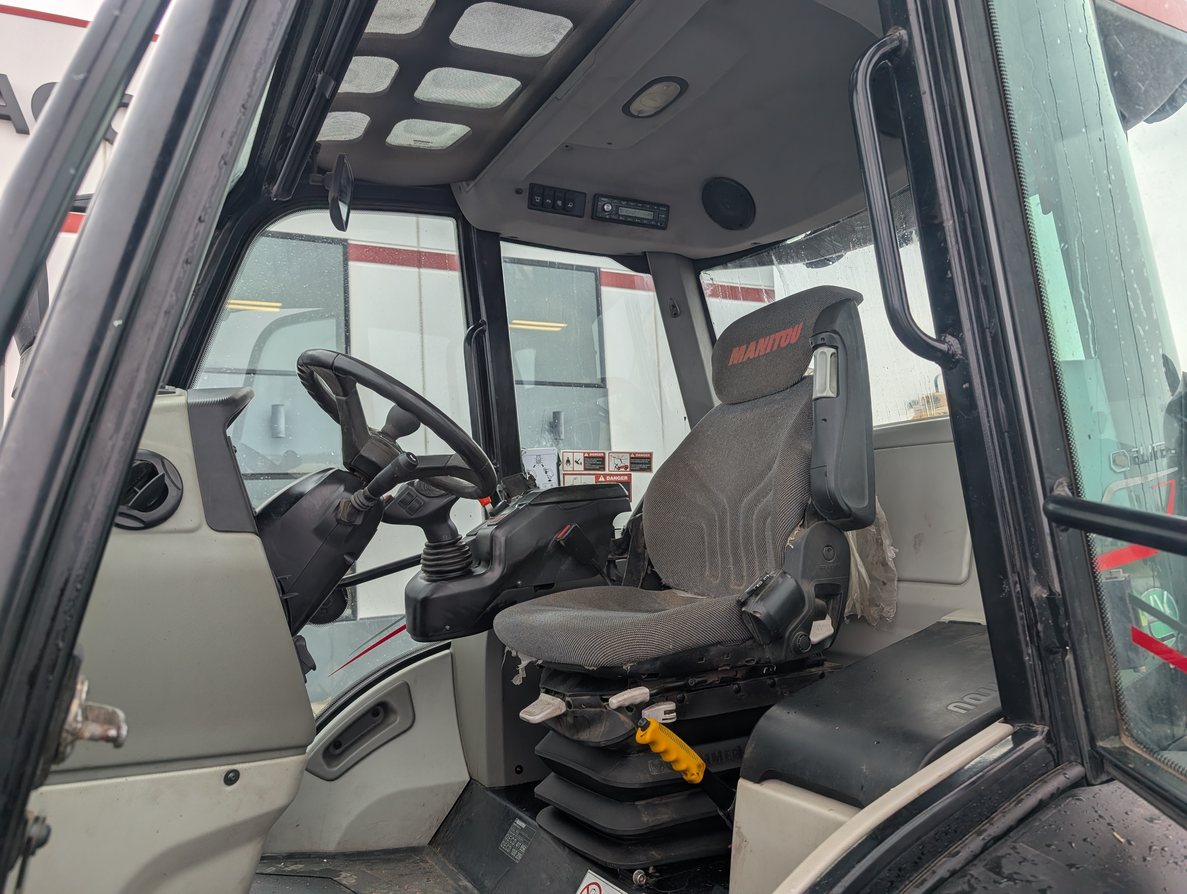 Manitou MLA-T-530 TeleHandler