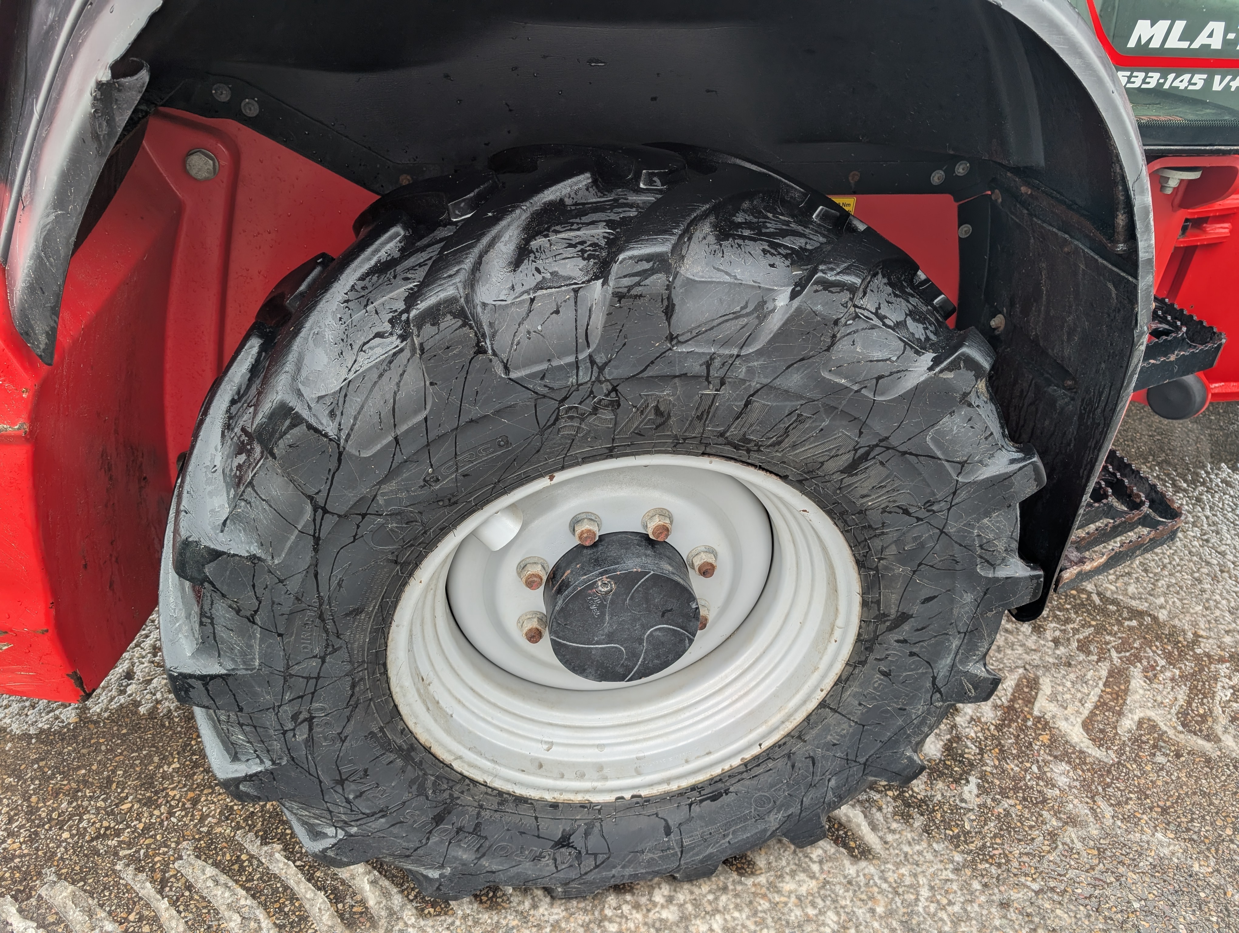 Manitou MLA-T-530 TeleHandler