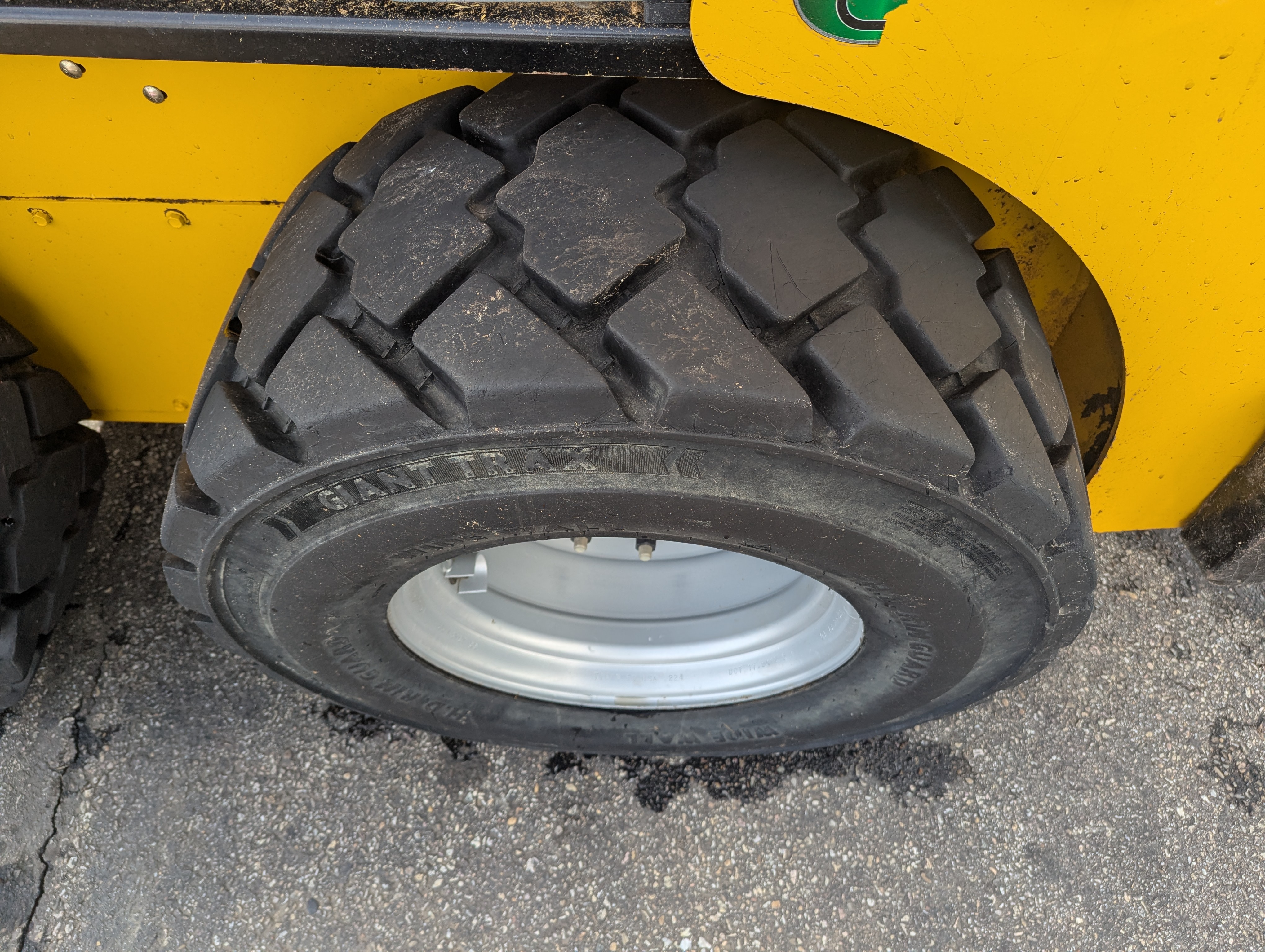 2022 Gehl R220 Skid Steer Loader