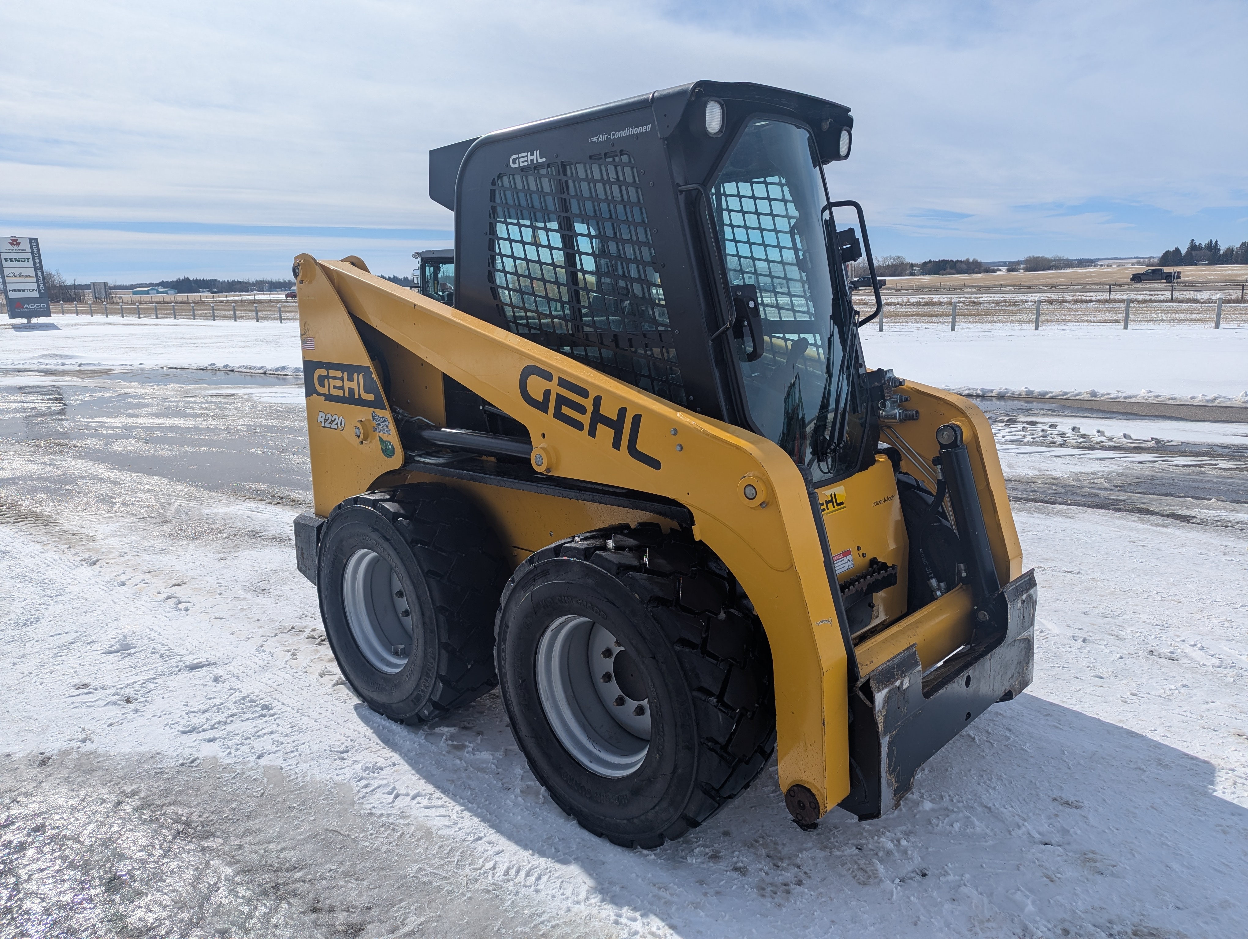 2022 Gehl R220 Skid Steer Loader