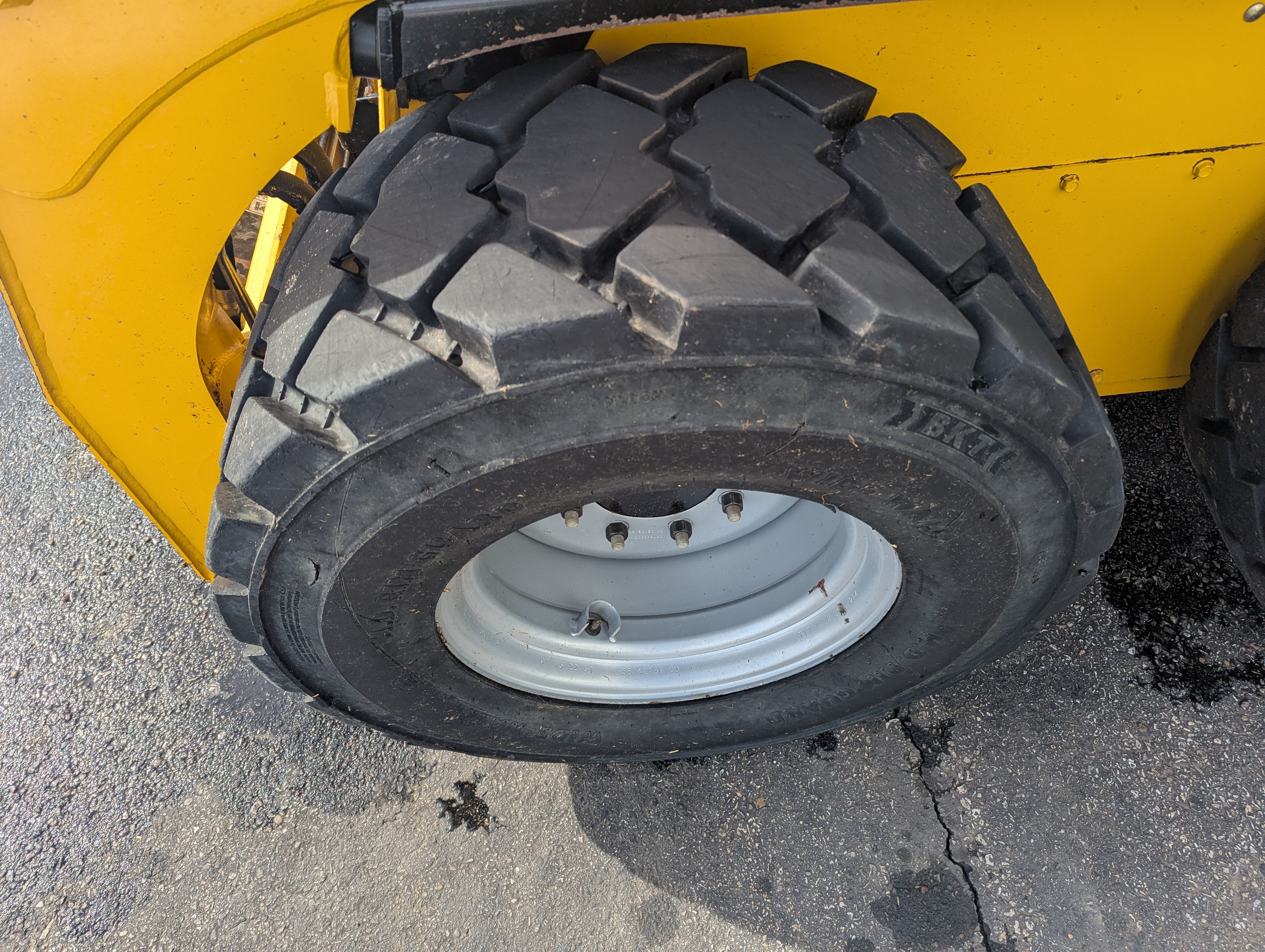 2022 Gehl R220 Skid Steer Loader