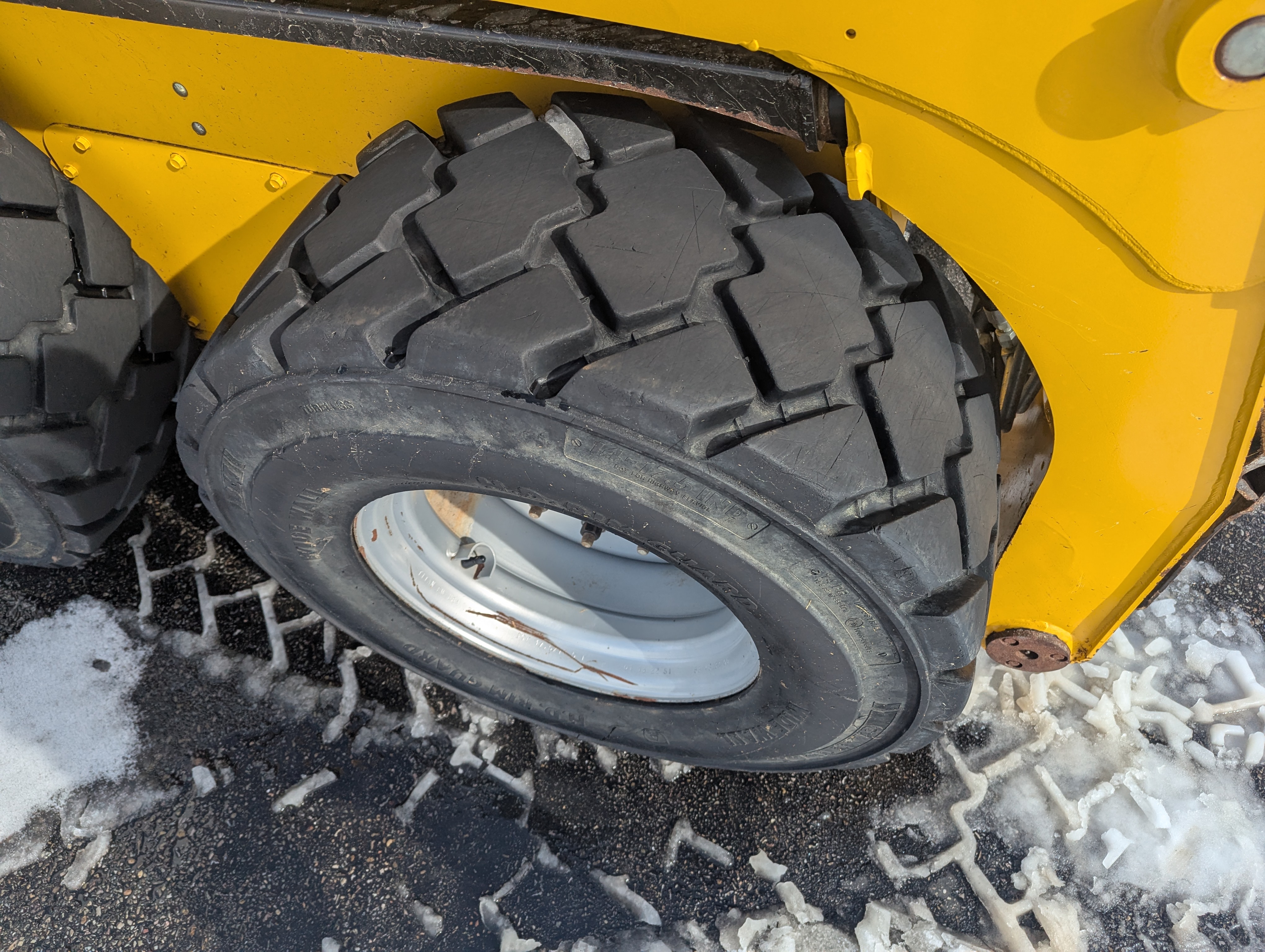 2022 Gehl R220 Skid Steer Loader
