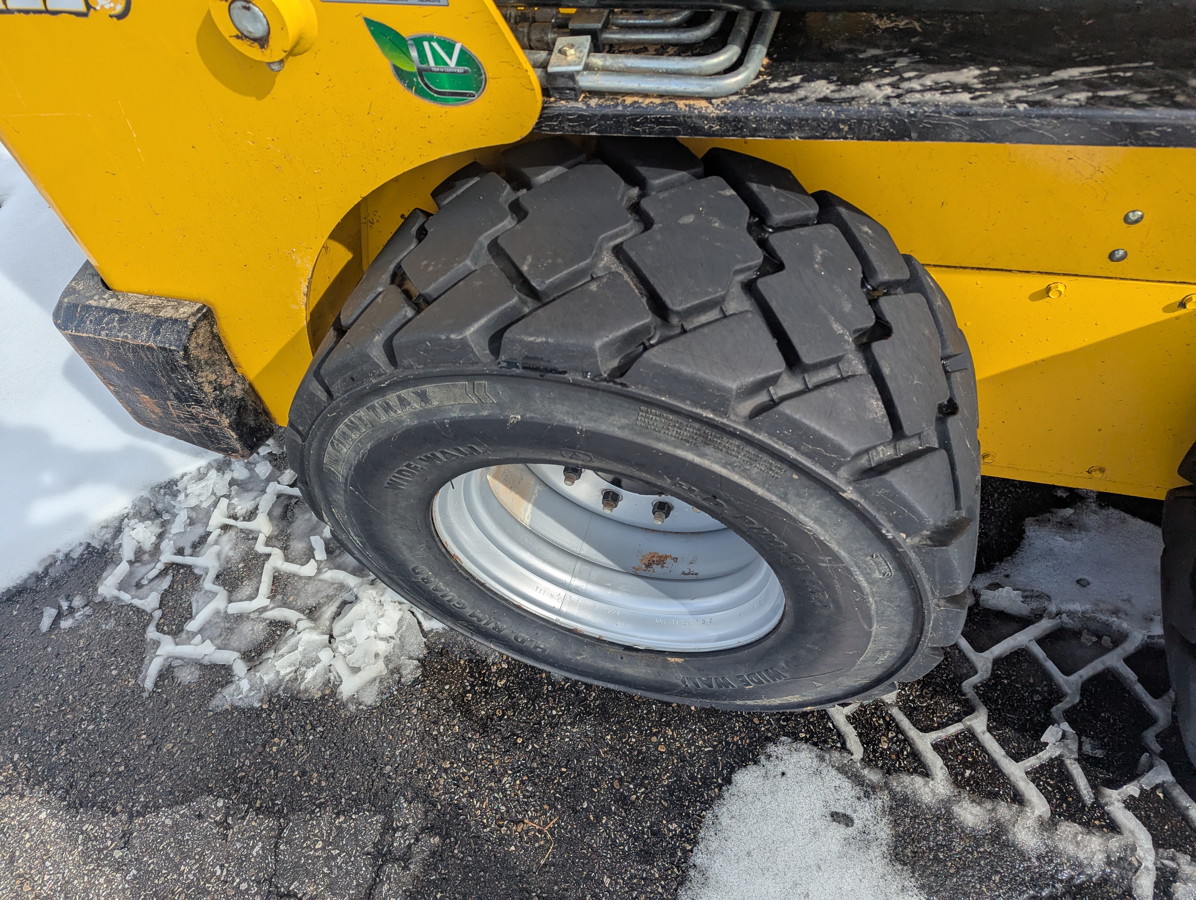 2022 Gehl R220 Skid Steer Loader