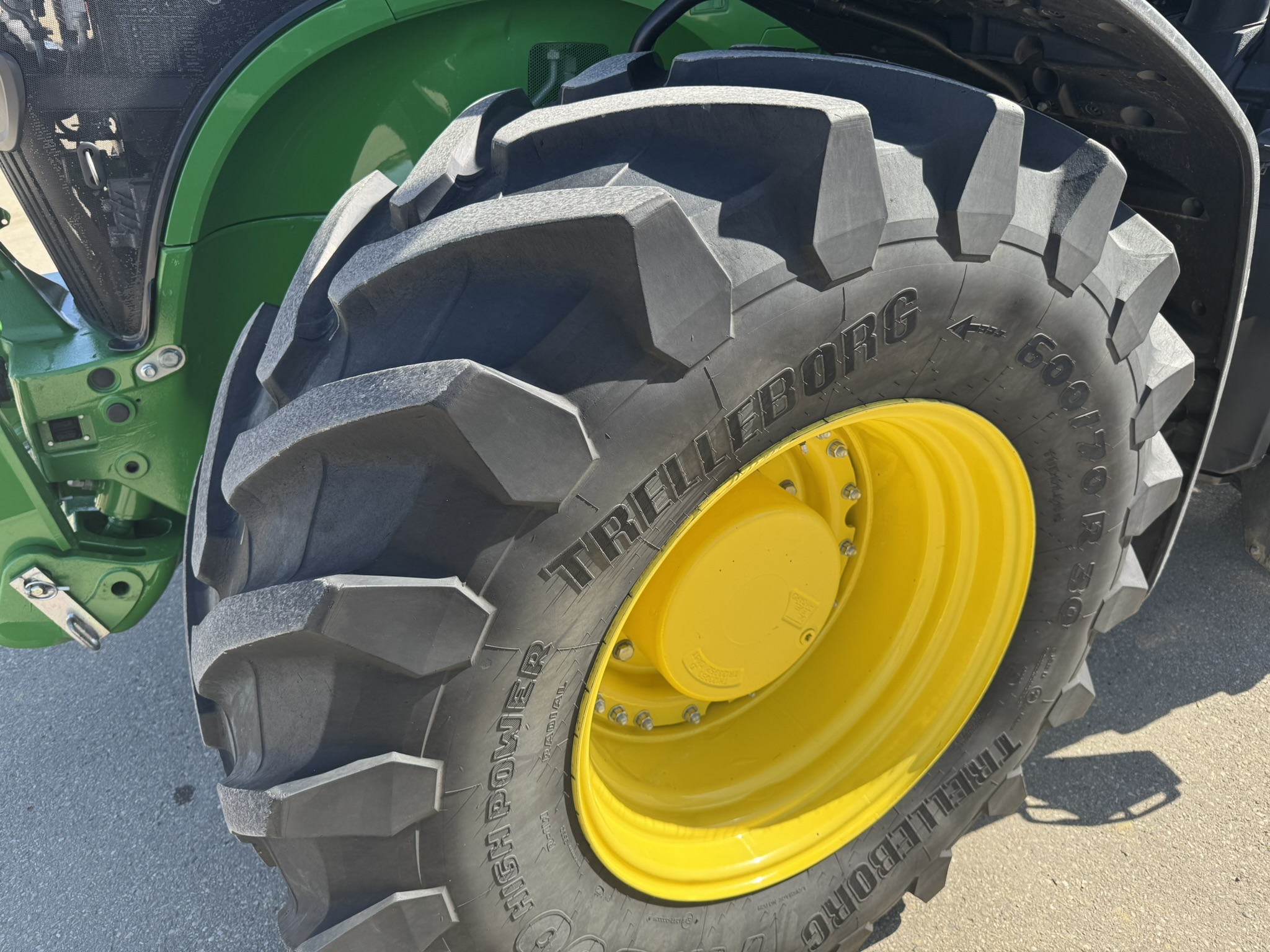 2023 John Deere 7R 230 Tractor