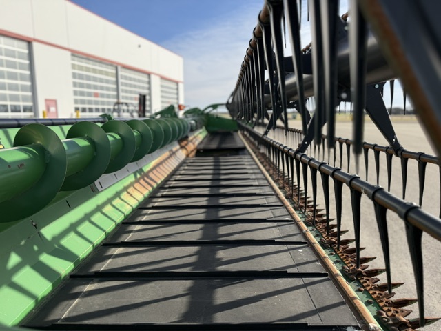 2010 John Deere 635D Header Combine