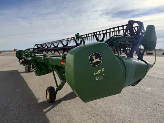 2010 John Deere 635D Header Combine
