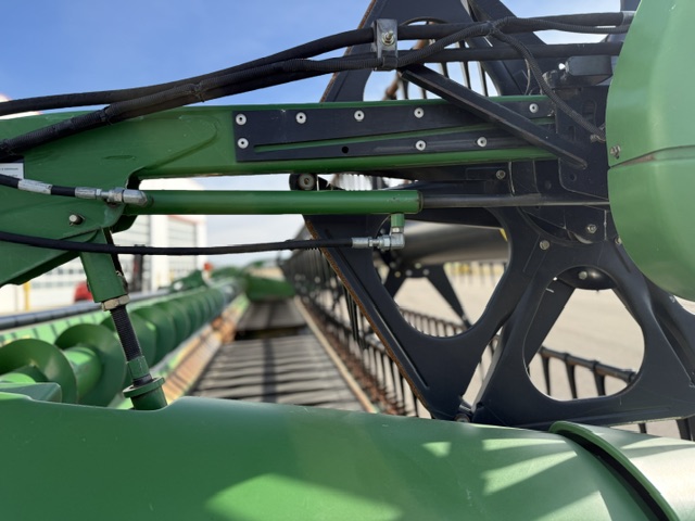 2010 John Deere 635D Header Combine