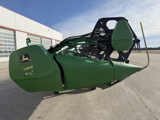 2010 John Deere 635D Header Combine