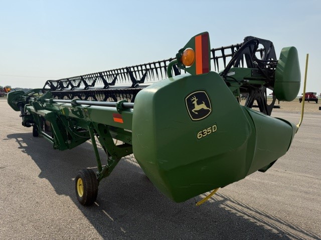 2010 John Deere 635D Header Combine