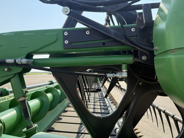 2010 John Deere 635D Header Combine