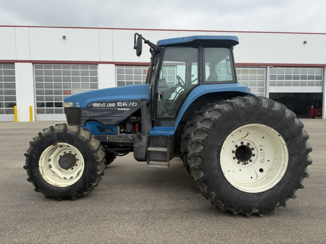 1996 New Holland 8670 Tractor