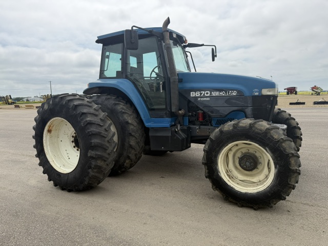 1996 New Holland 8670 Tractor