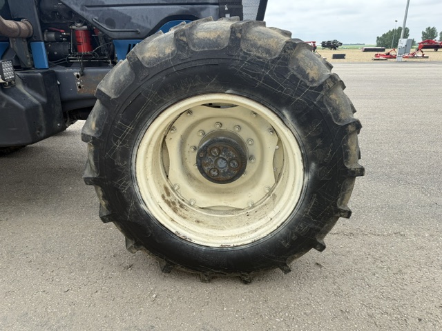 1996 New Holland 8670 Tractor