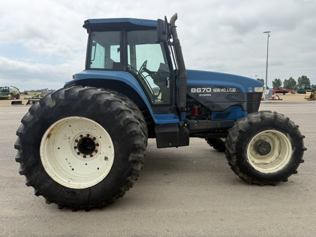 1996 New Holland 8670 Tractor