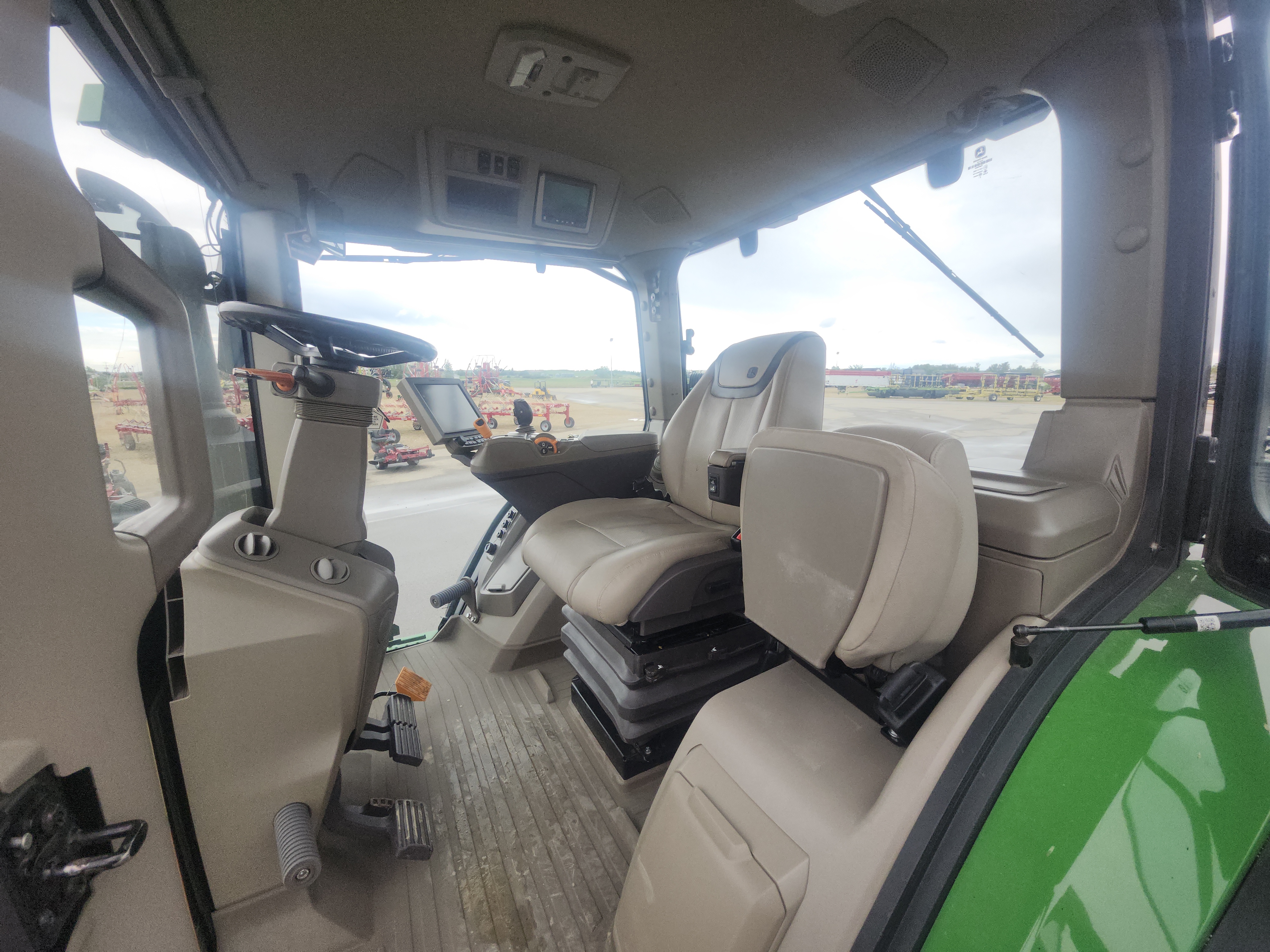2021 John Deere 8R 310 Tractor