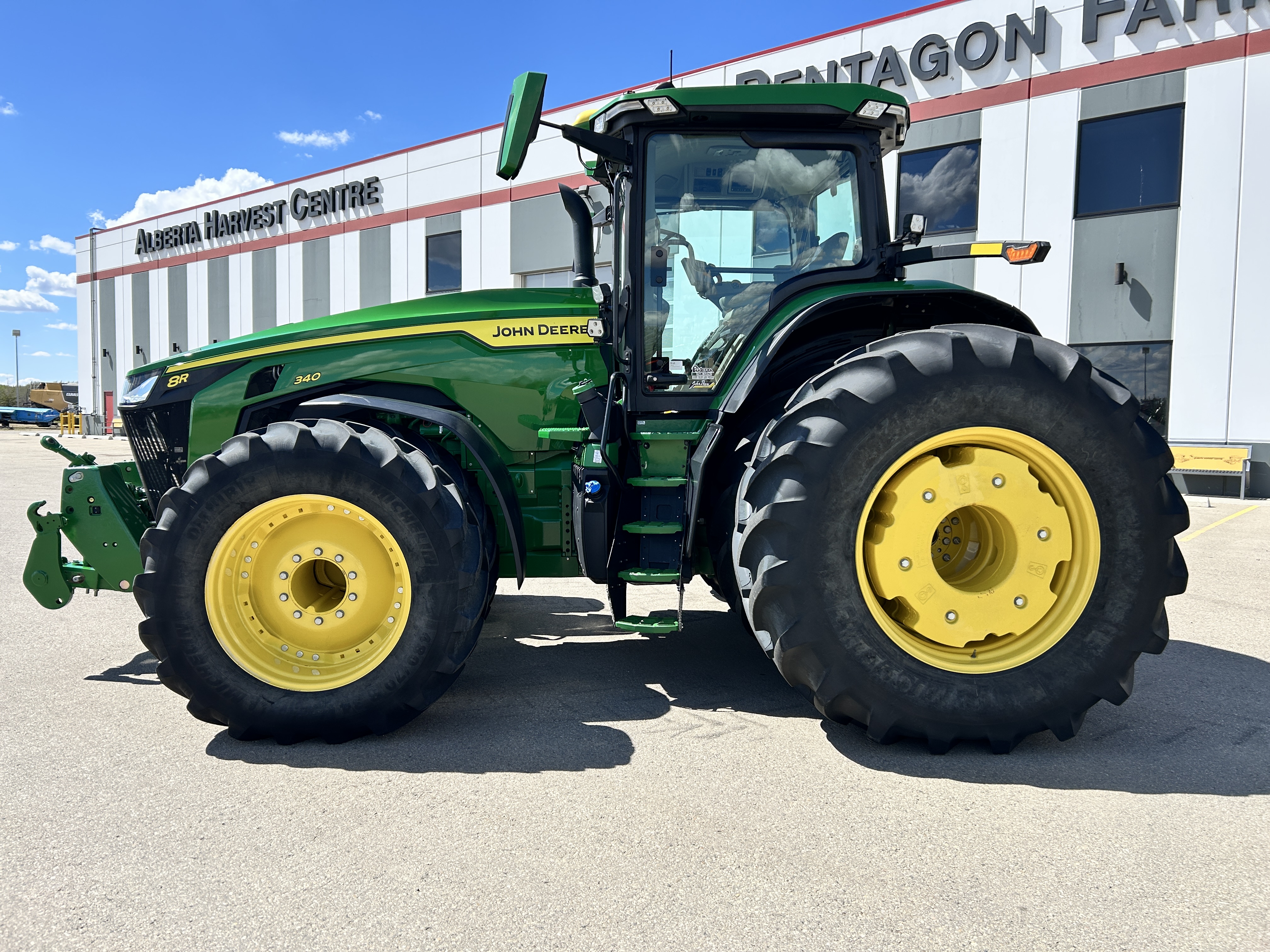 2022 John Deere 8R 340 Tractor
