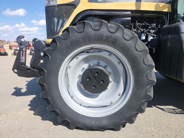 2005 Challenger MT665B Tractor