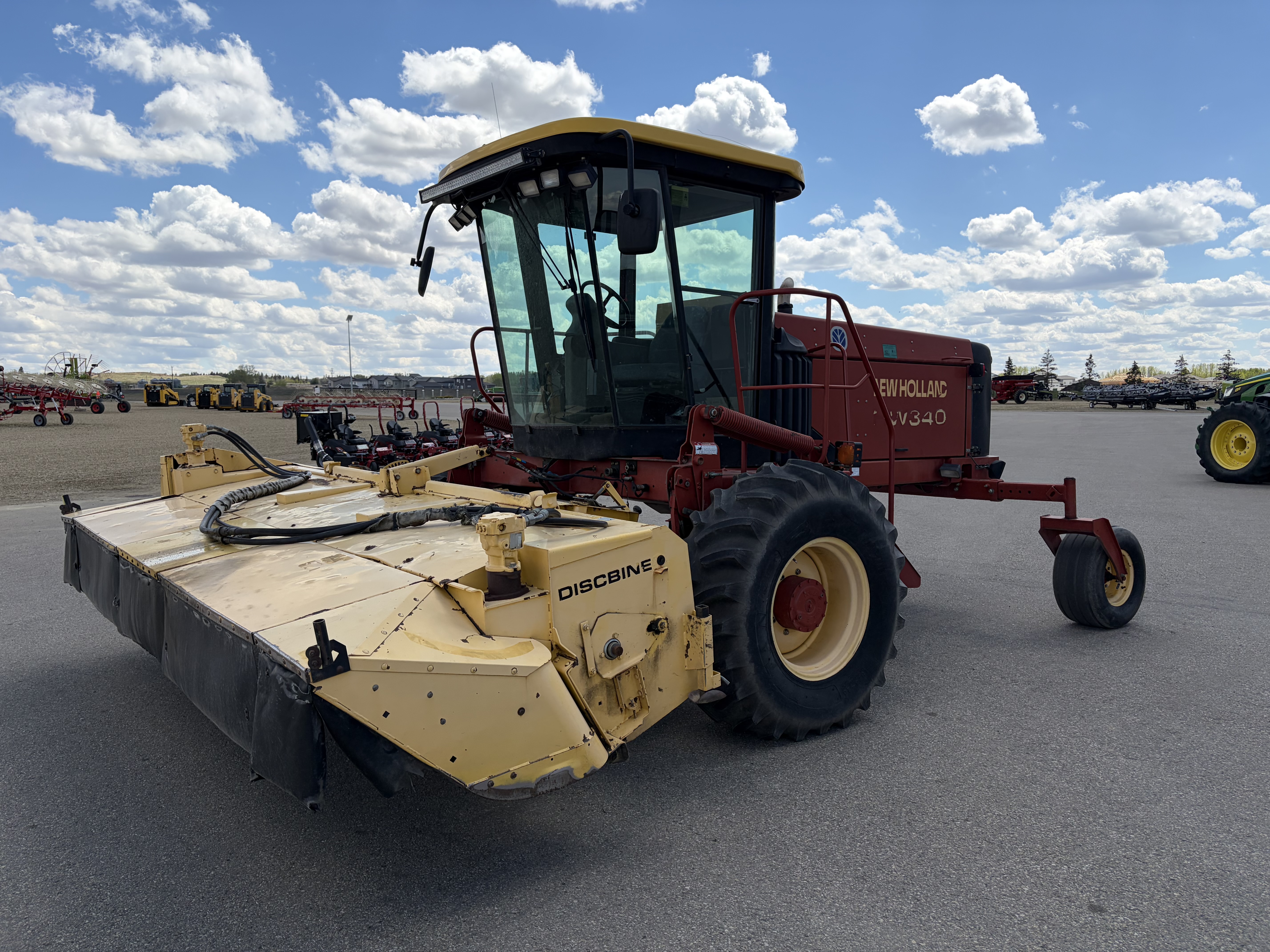 2002 New Holland HW340 Windrower
