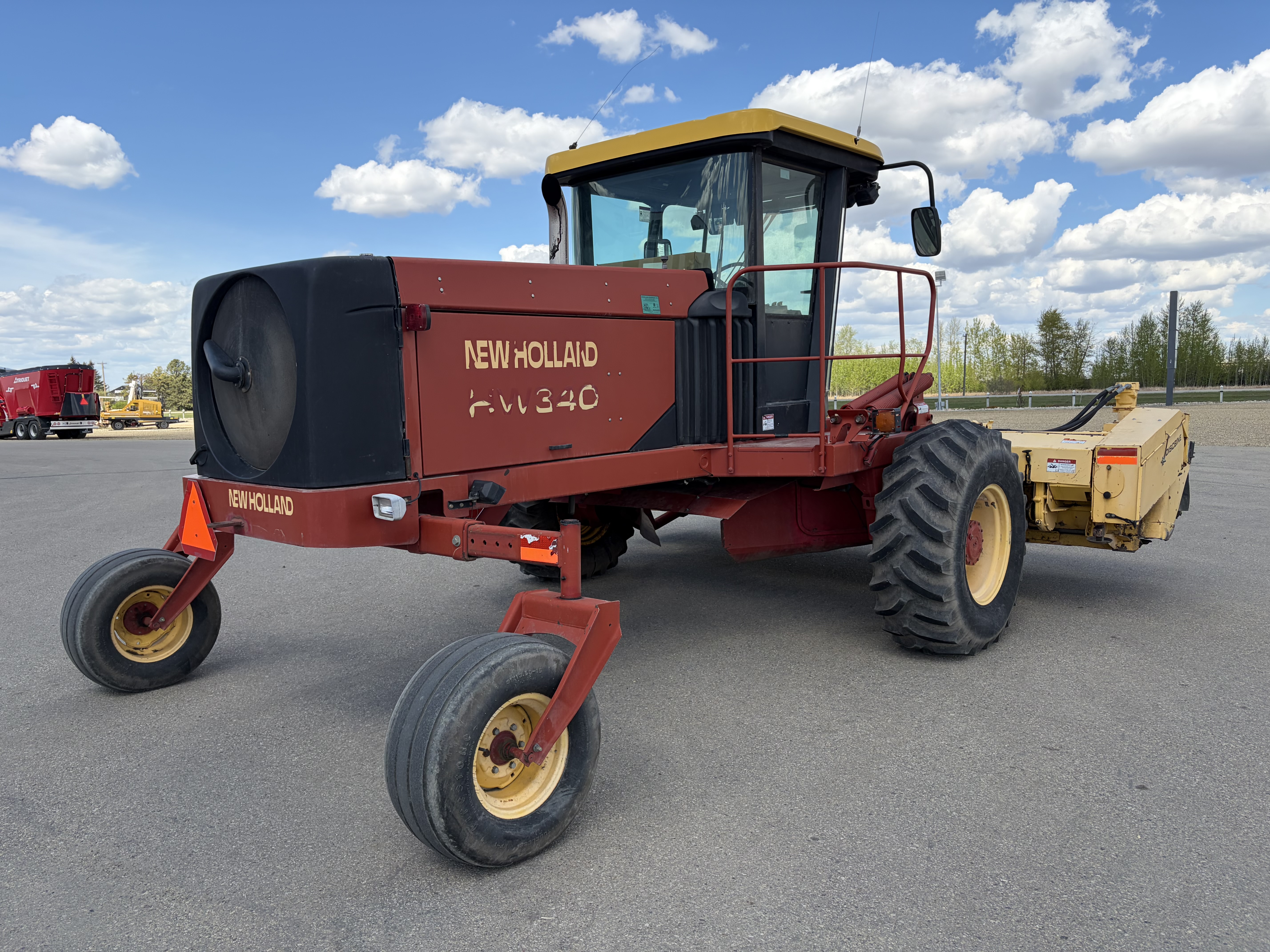 2002 New Holland HW340 Windrower