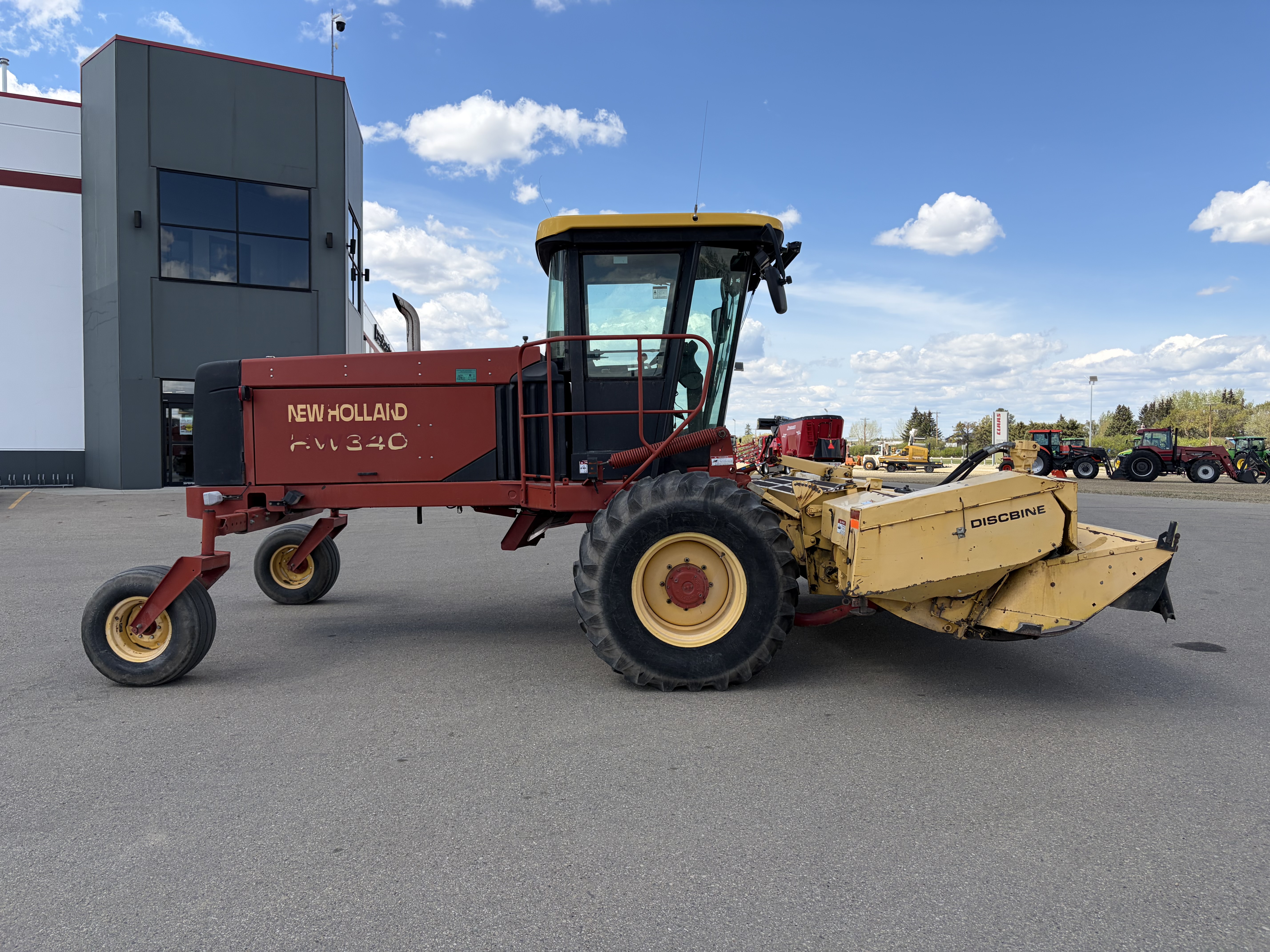 2002 New Holland HW340 Windrower